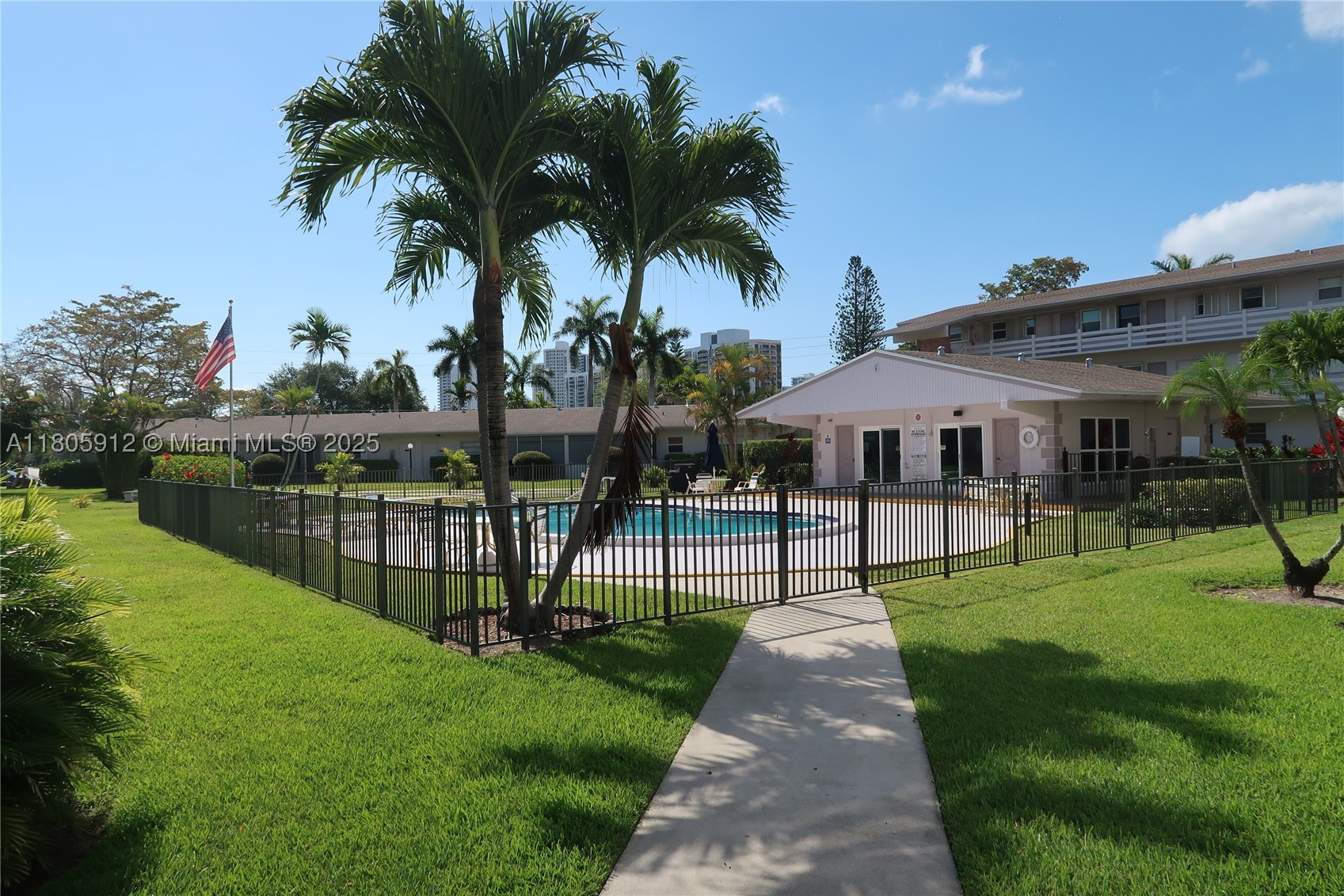 700 Layne Blvd 112 — photo