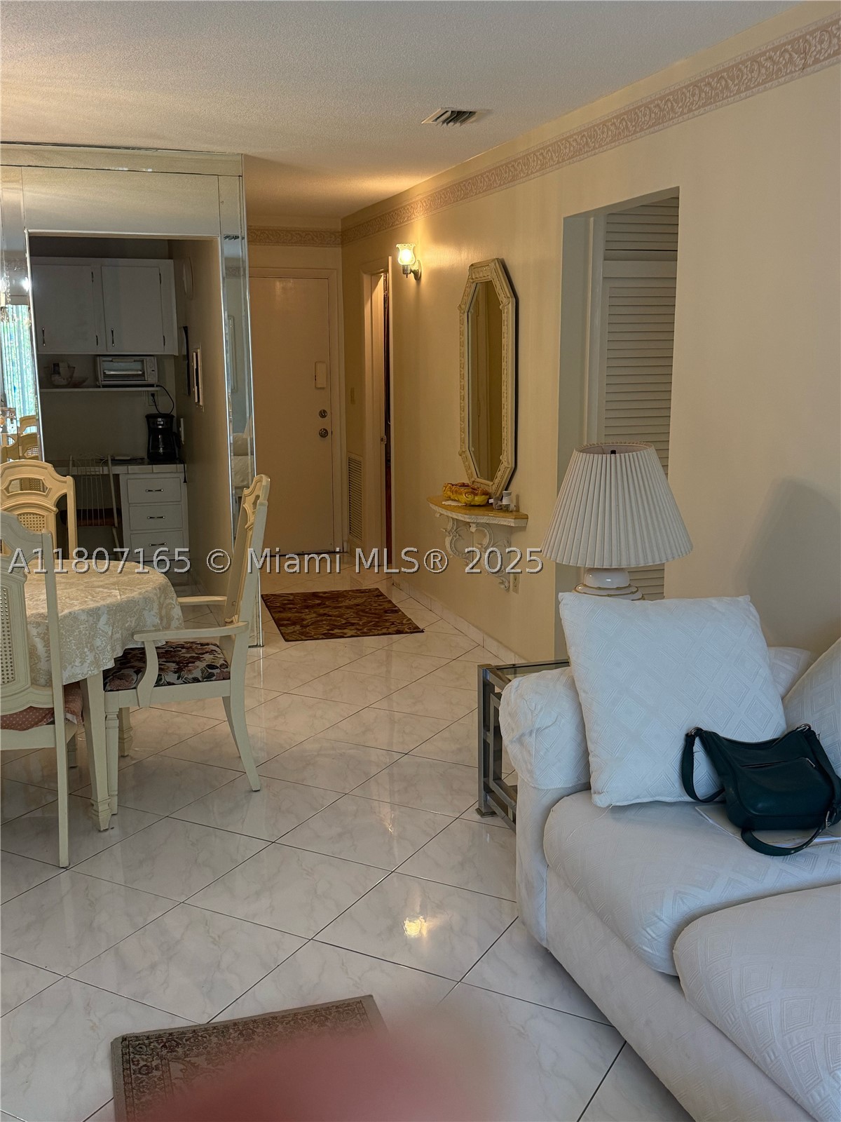 1395 NE 167th St 203 — photo