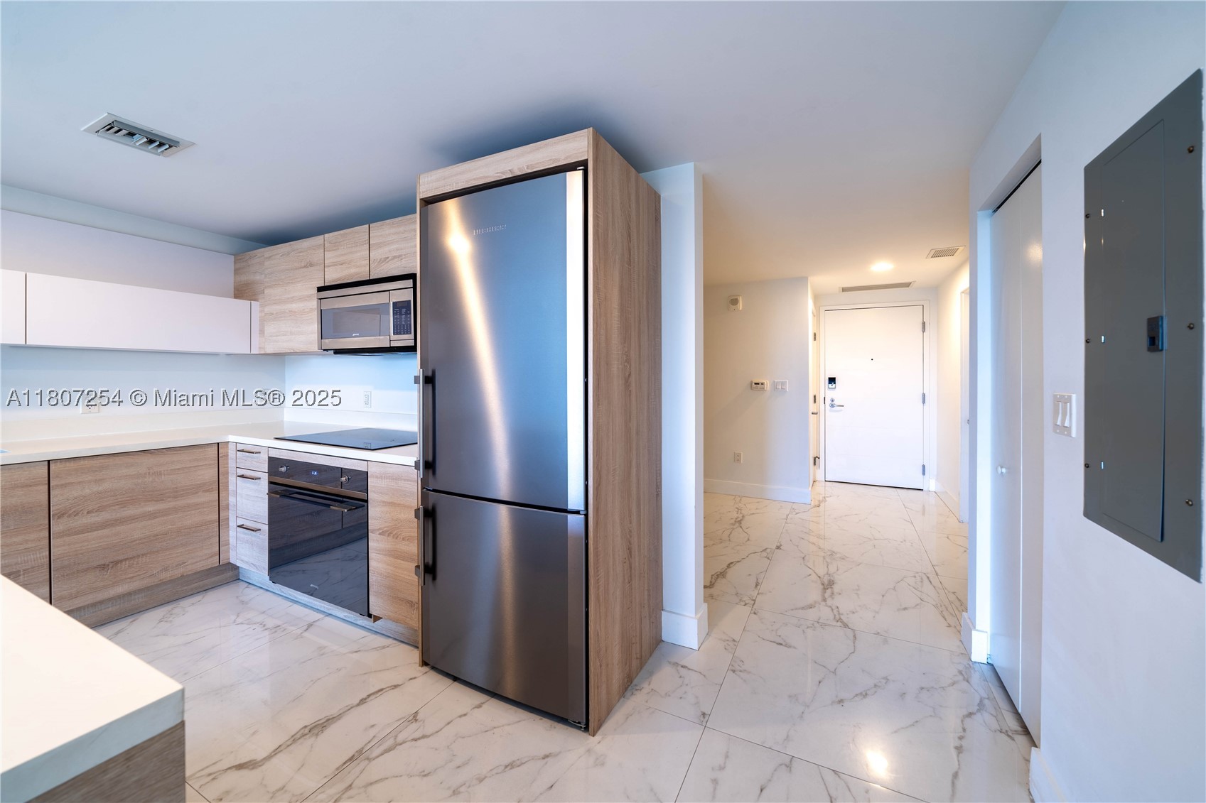 16385 Biscayne Blvd 417 — photo