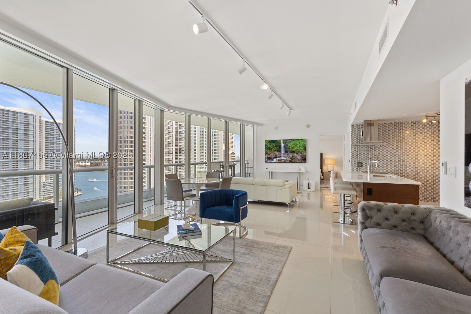 495 Brickell Ave 2304 — photo