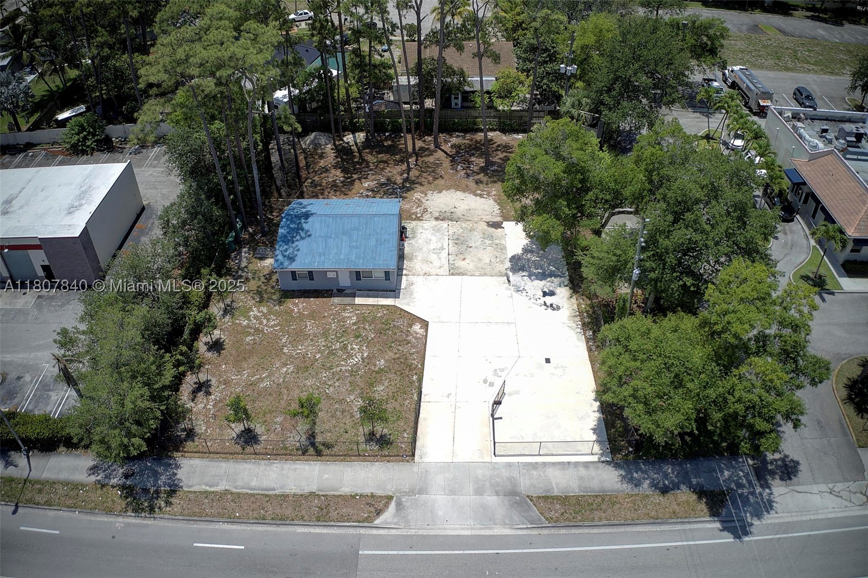 4736 Lake Worth Rd — photo