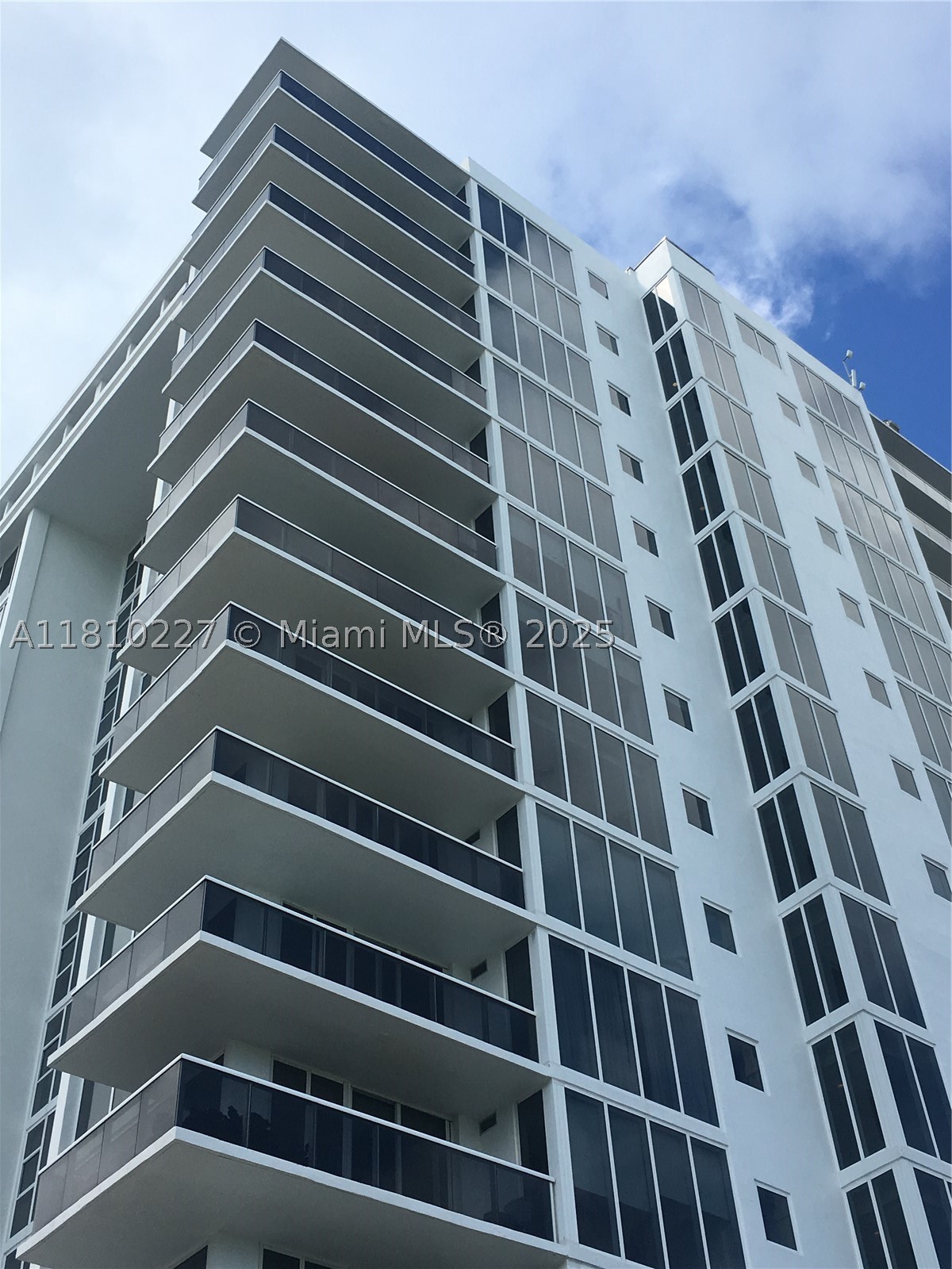 10275 Collins Ave 628 — photo