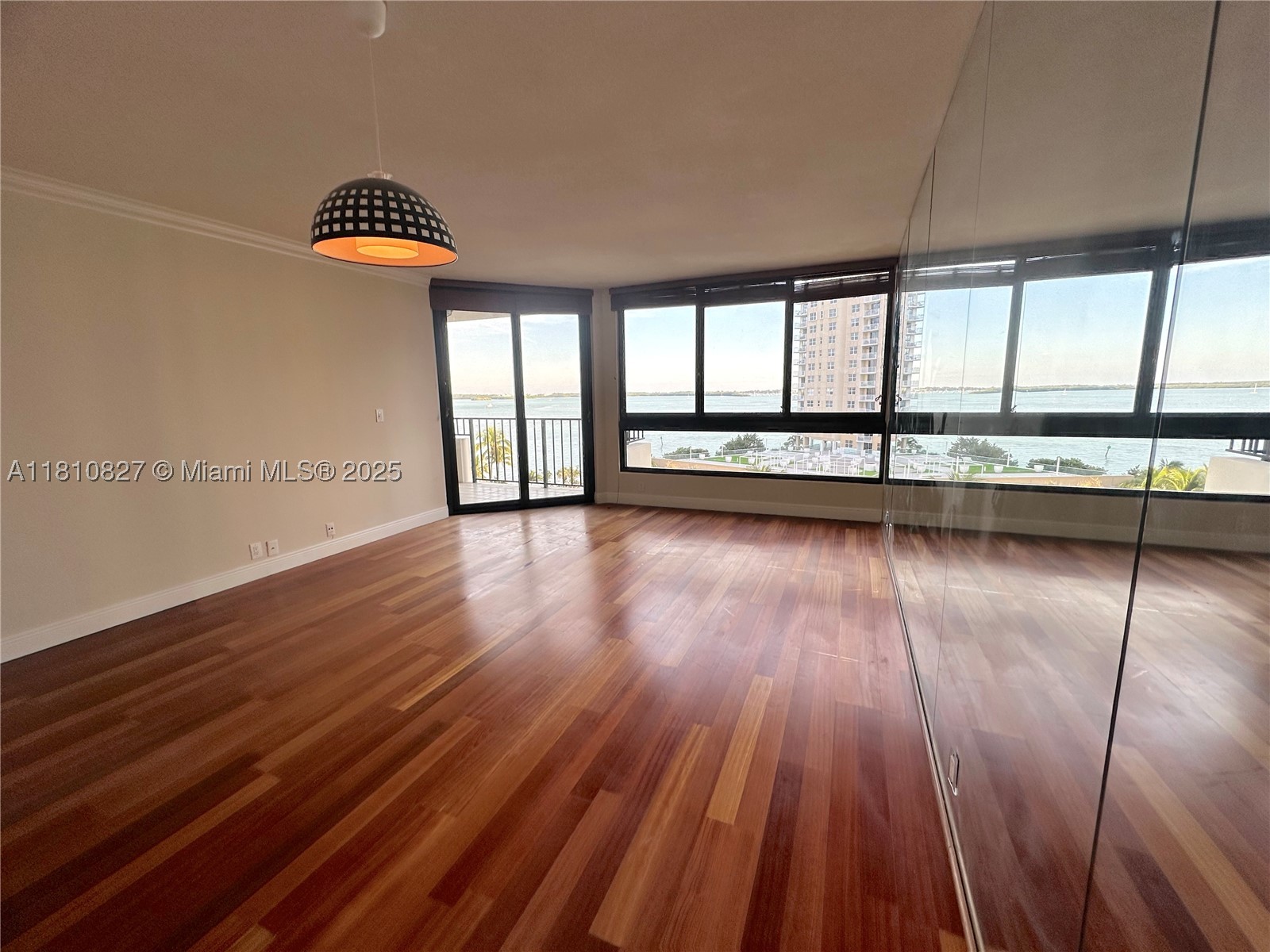 520 Brickell Key Dr a811 — photo