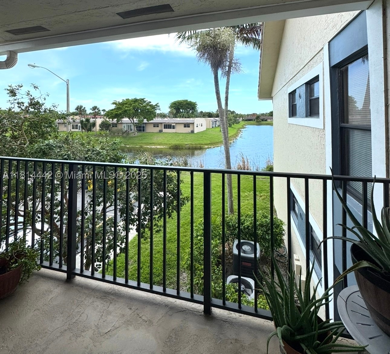 1484 Lake Crystal Dr E — photo