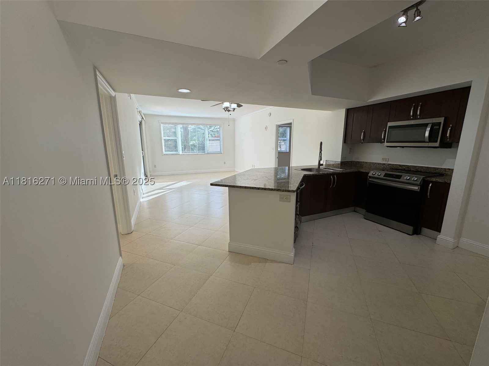 19900 E Country Club Dr 209 — photo