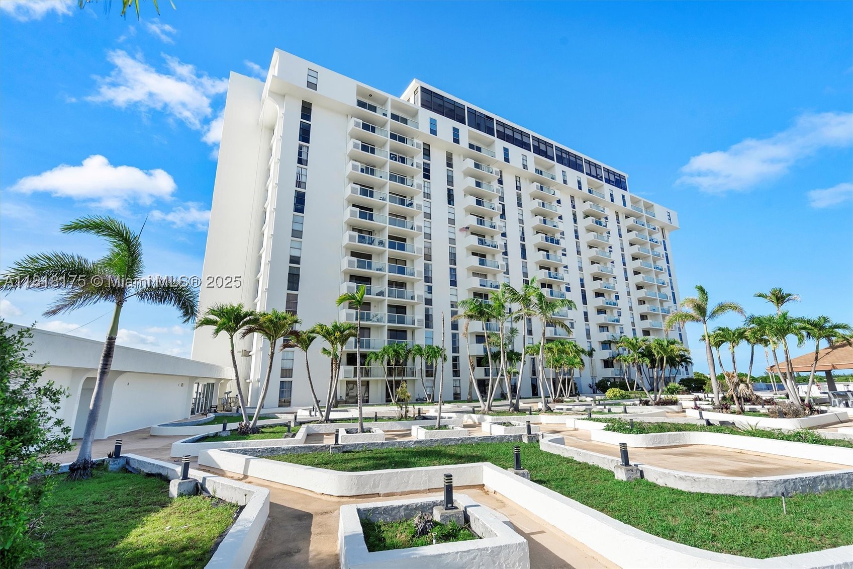 13499 Biscayne Blvd 406 — photo