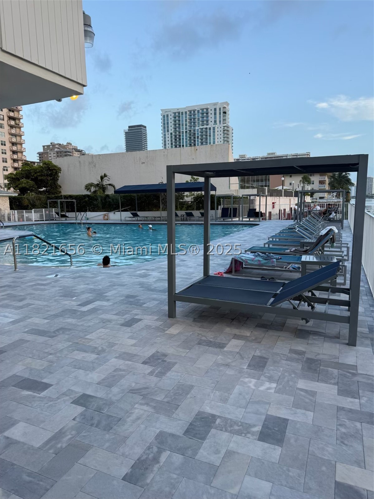 1833 S Ocean Dr 305 — photo