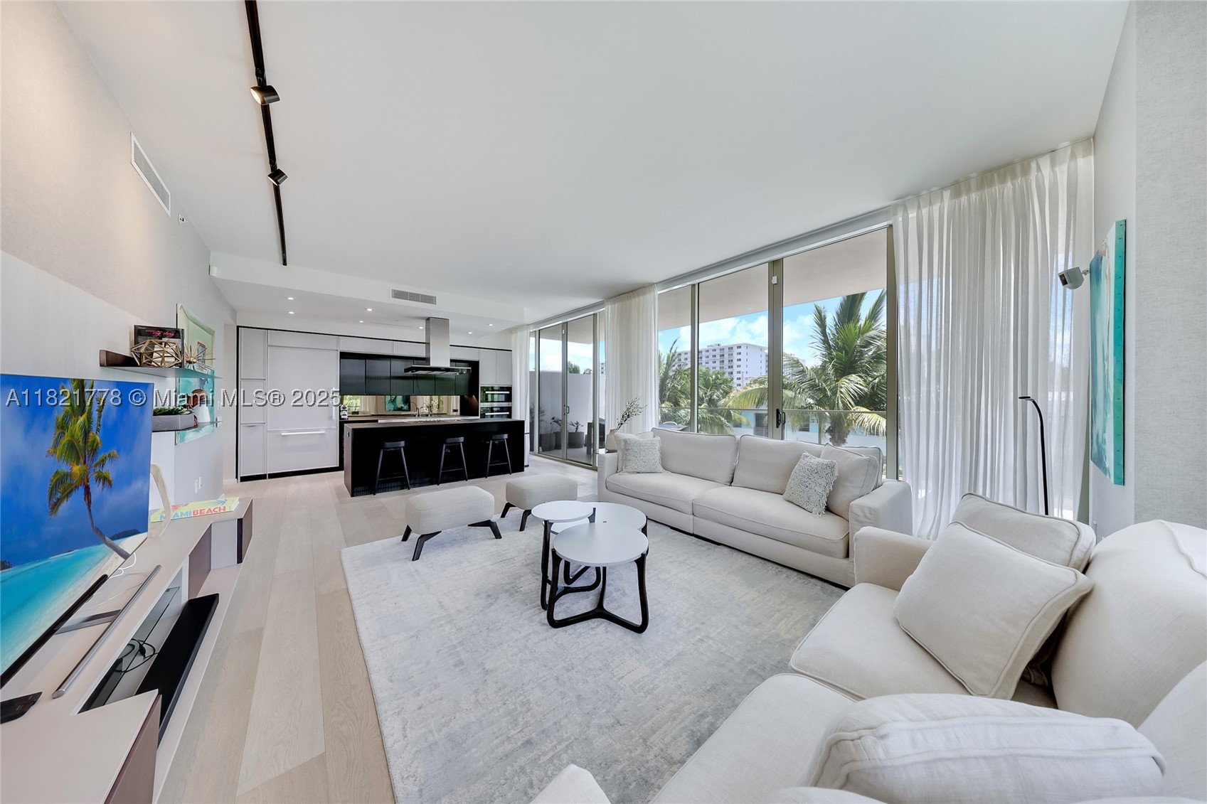 300 Collins Ave 3D — photo