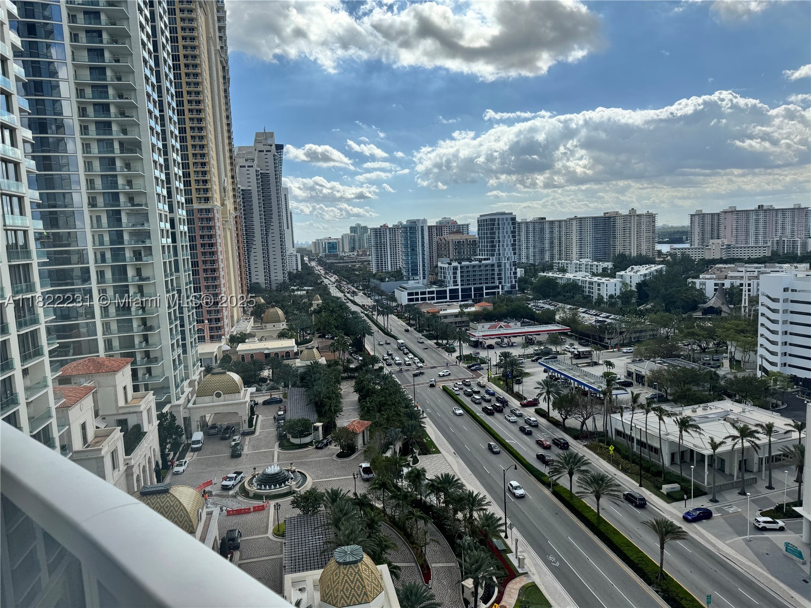 18001 Collins Ave 918 — photo