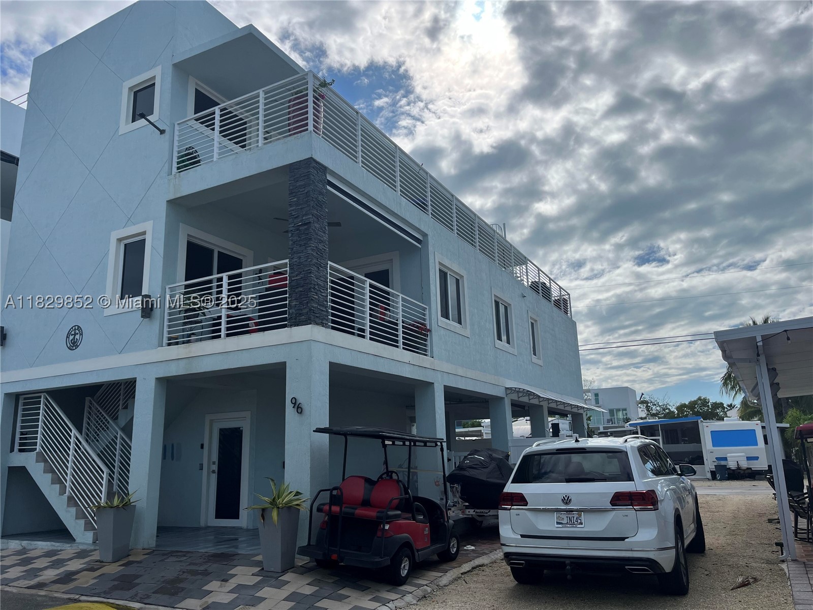 325 Calusa St 96 — photo