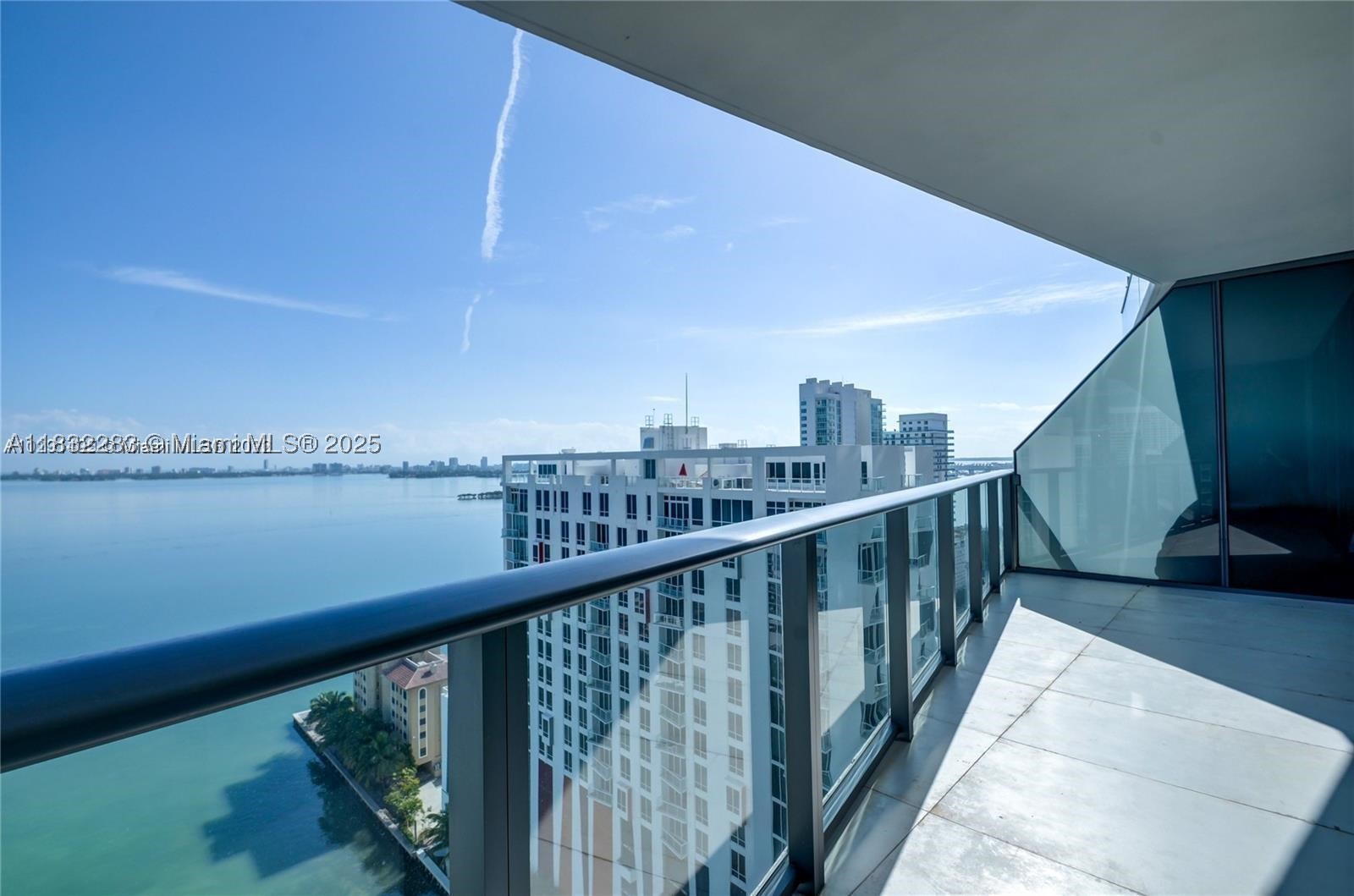 460 NE 28th St 2106 — photo
