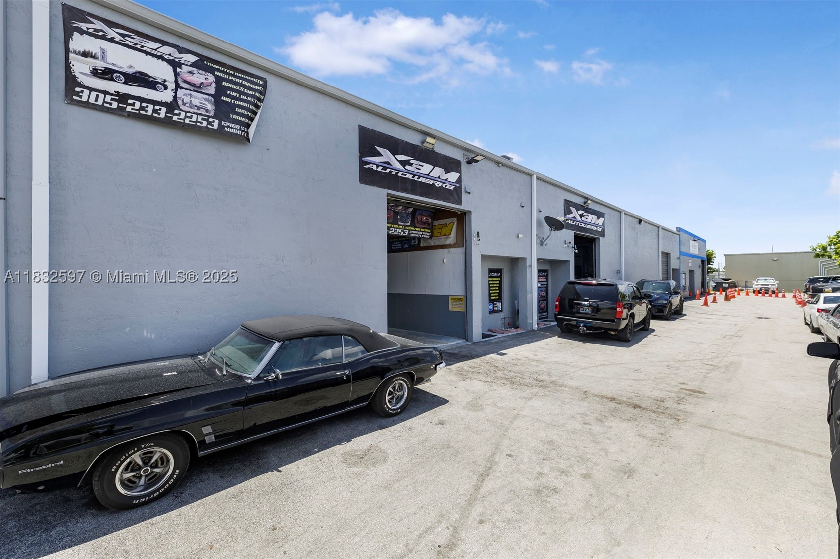 Mechanic Shop For Sale Near Tamiami Airport — photo