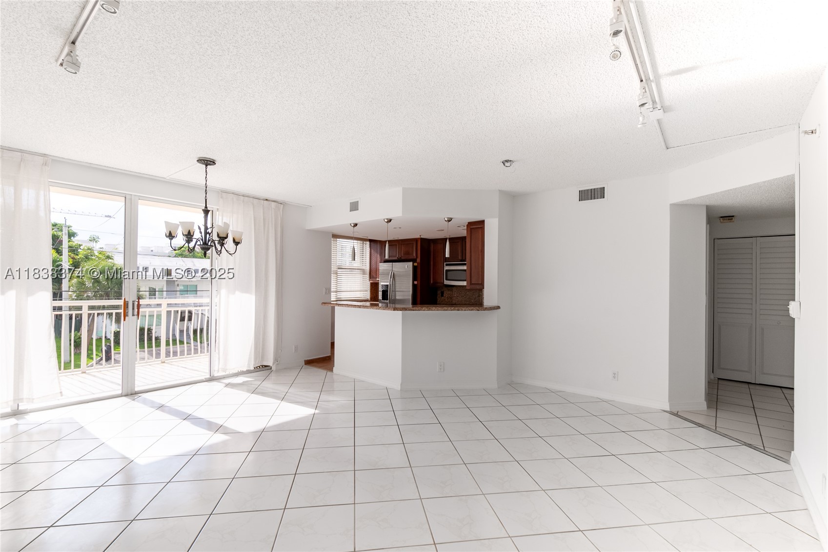 10140 W Bay Harbor Dr 201a — photo