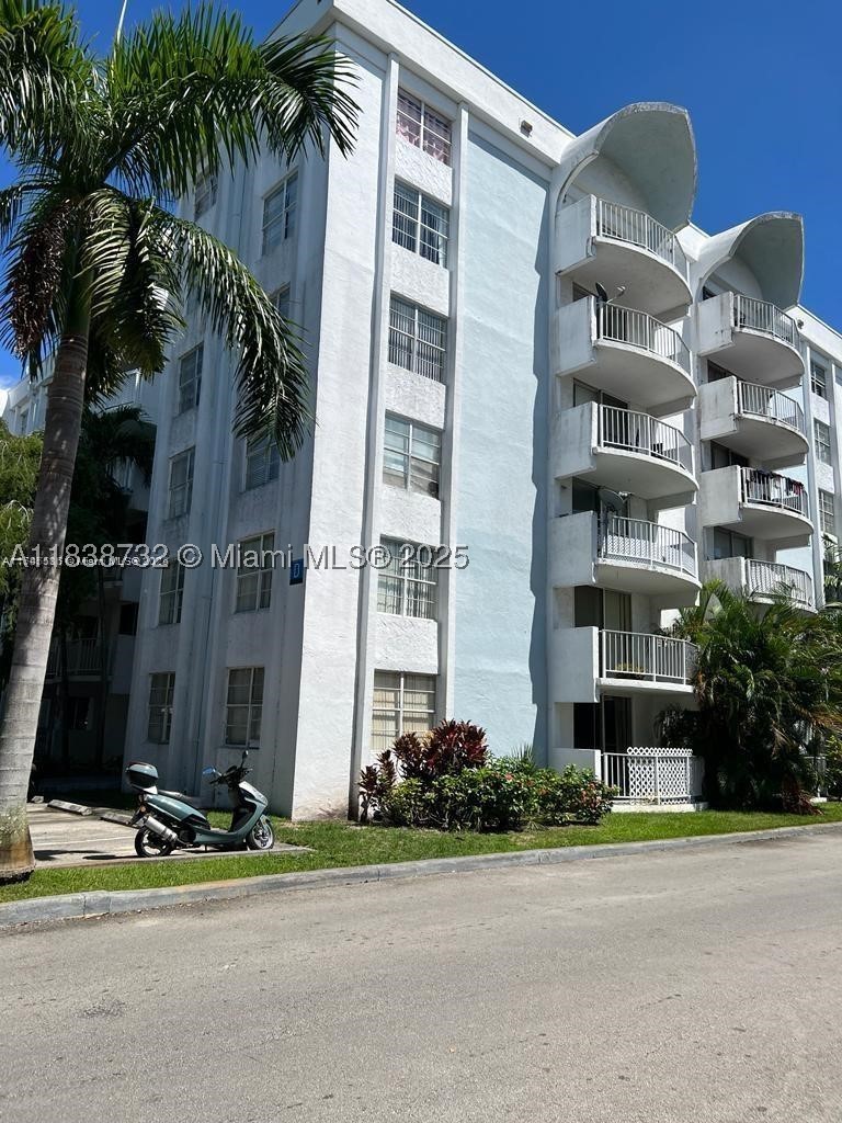 498 NW 165th St Rd D-407 — photo