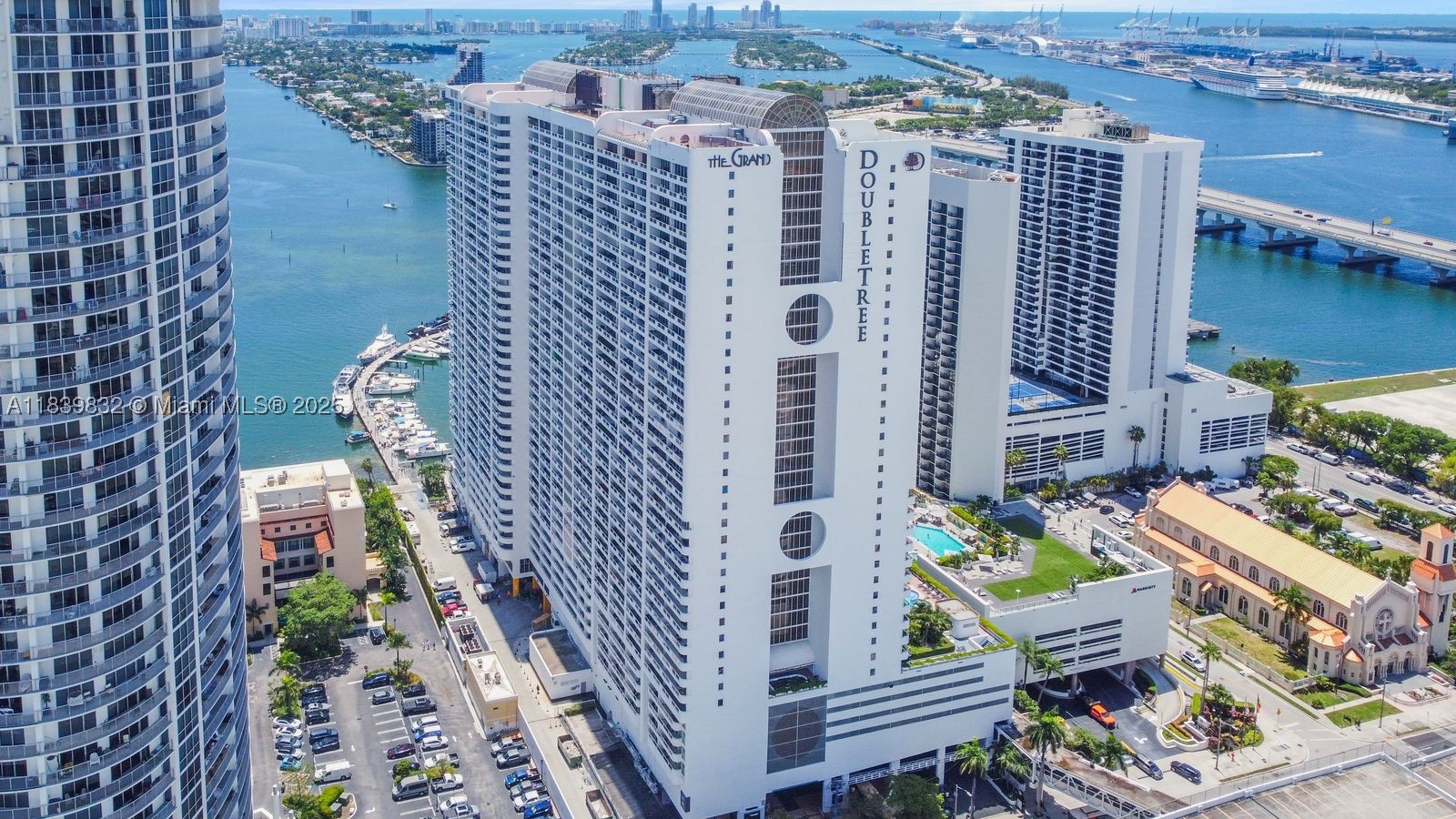 1717 N Bayshore Dr a-2635 — photo