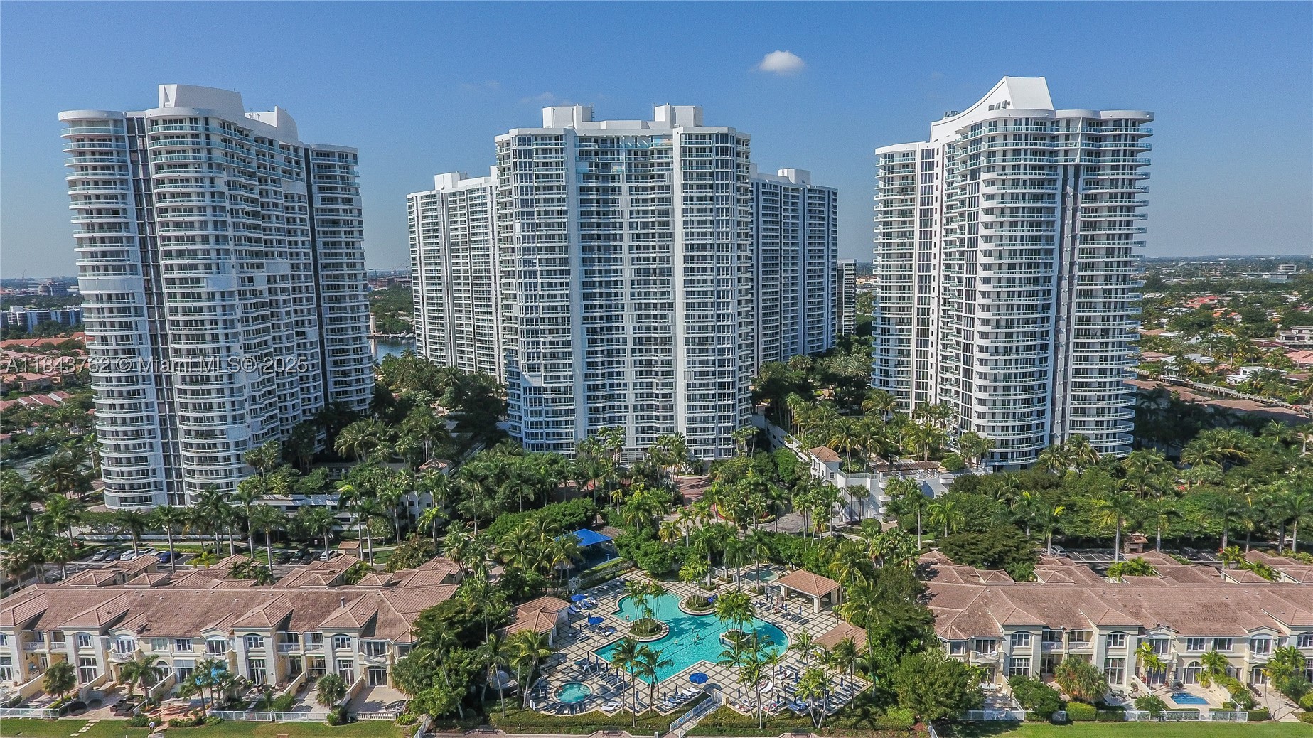 21150 Point Pl 406 — photo