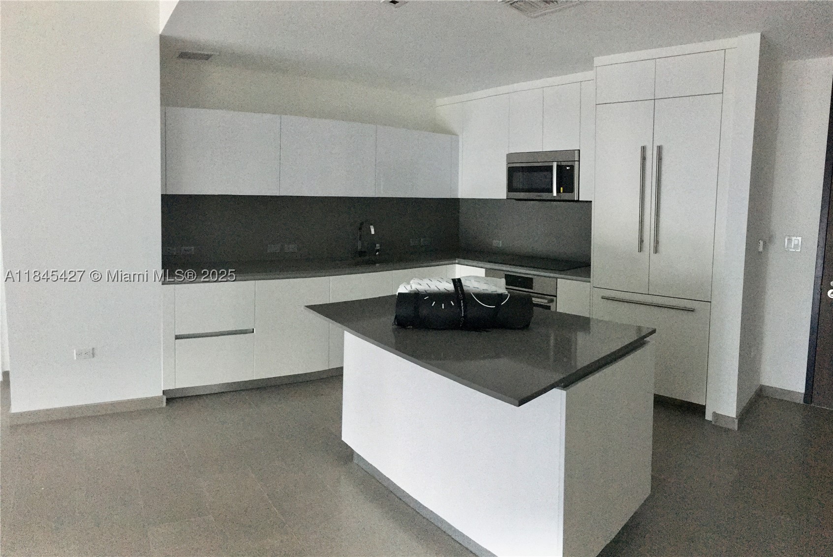 88 SW 7th St 2305 — photo