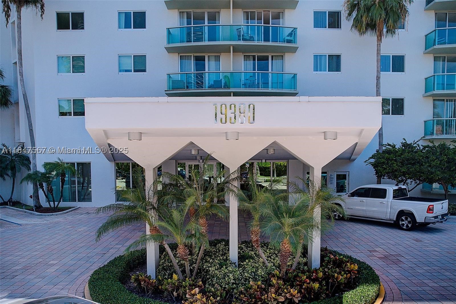 19380 Collins Ave 802 — photo