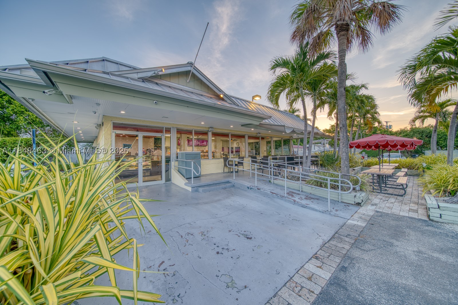 Bakery / Restaurant For Sale On Dixie Hwy — photo