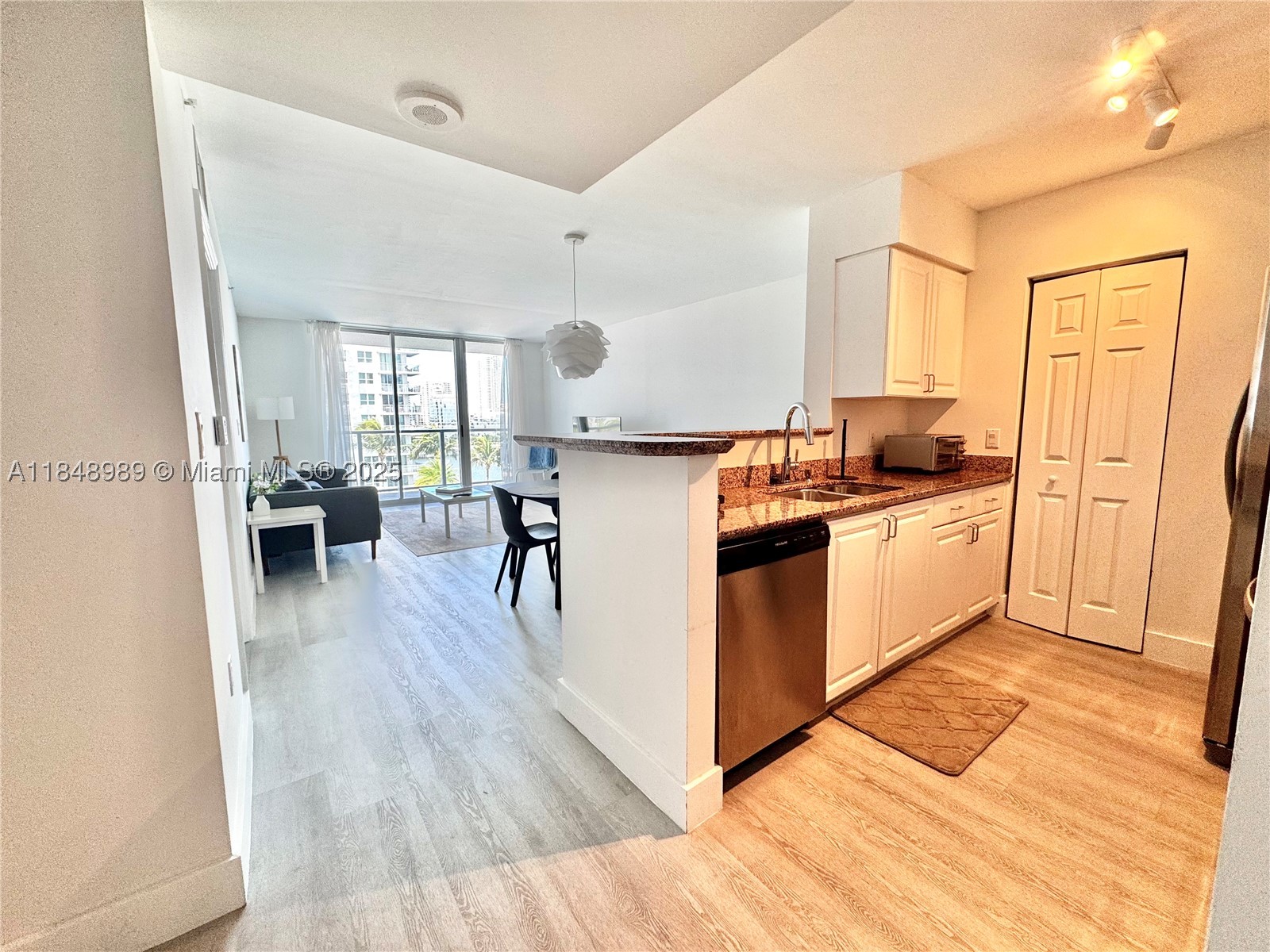 1155 Brickell Bay Dr 906 — photo