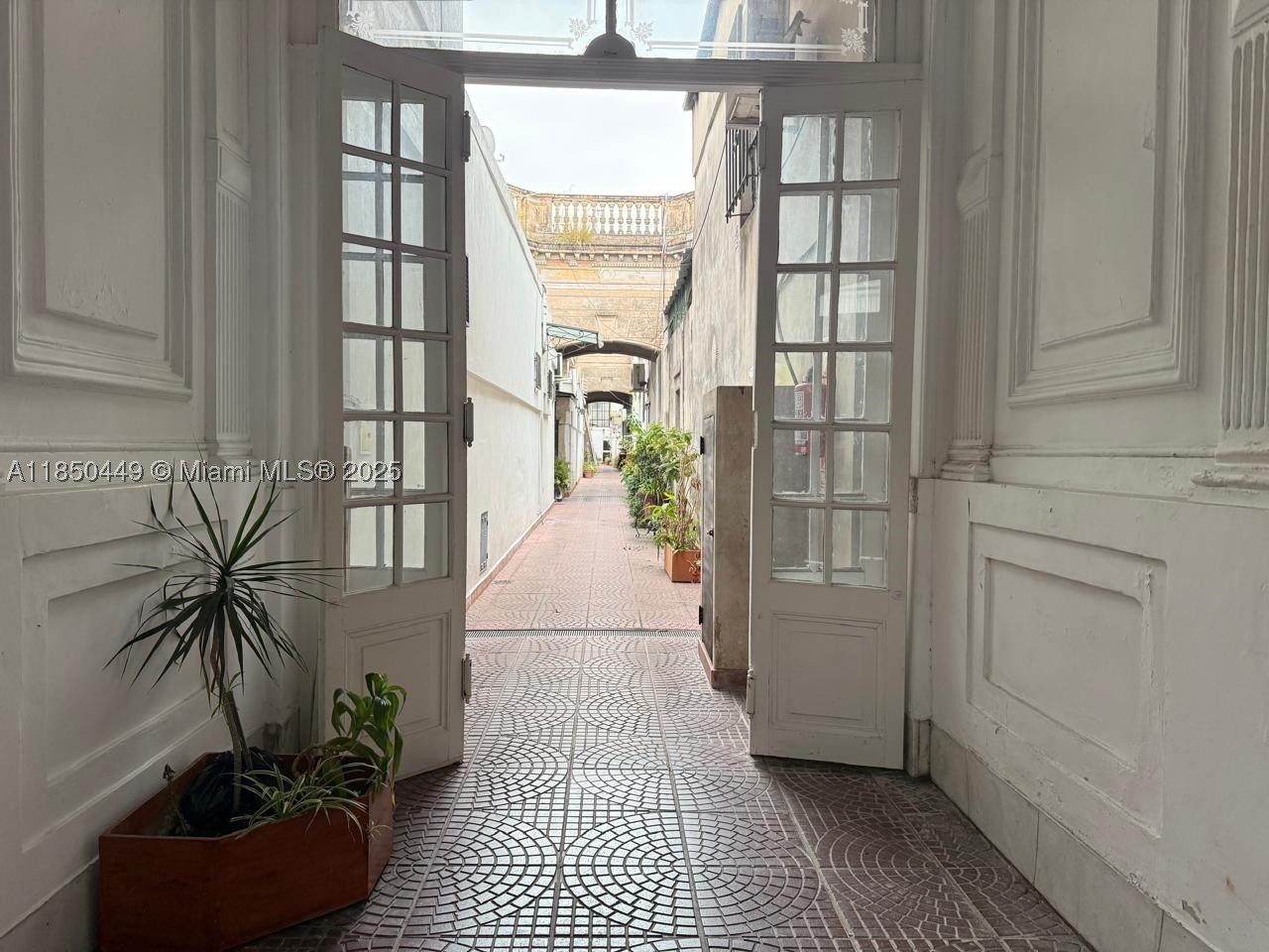 945 Defensa St San Telmo — photo