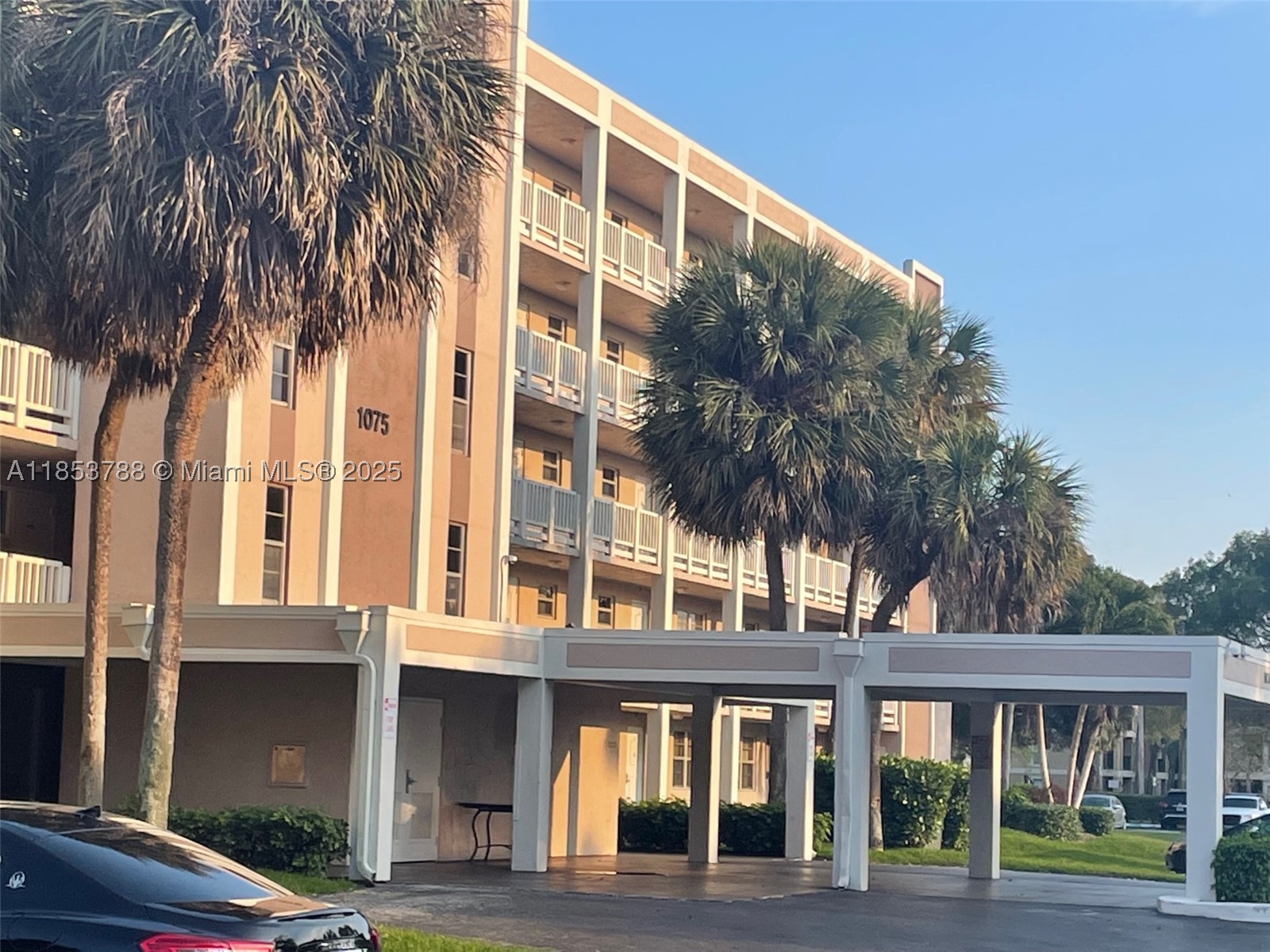 1075 Riverside Dr 203 — photo