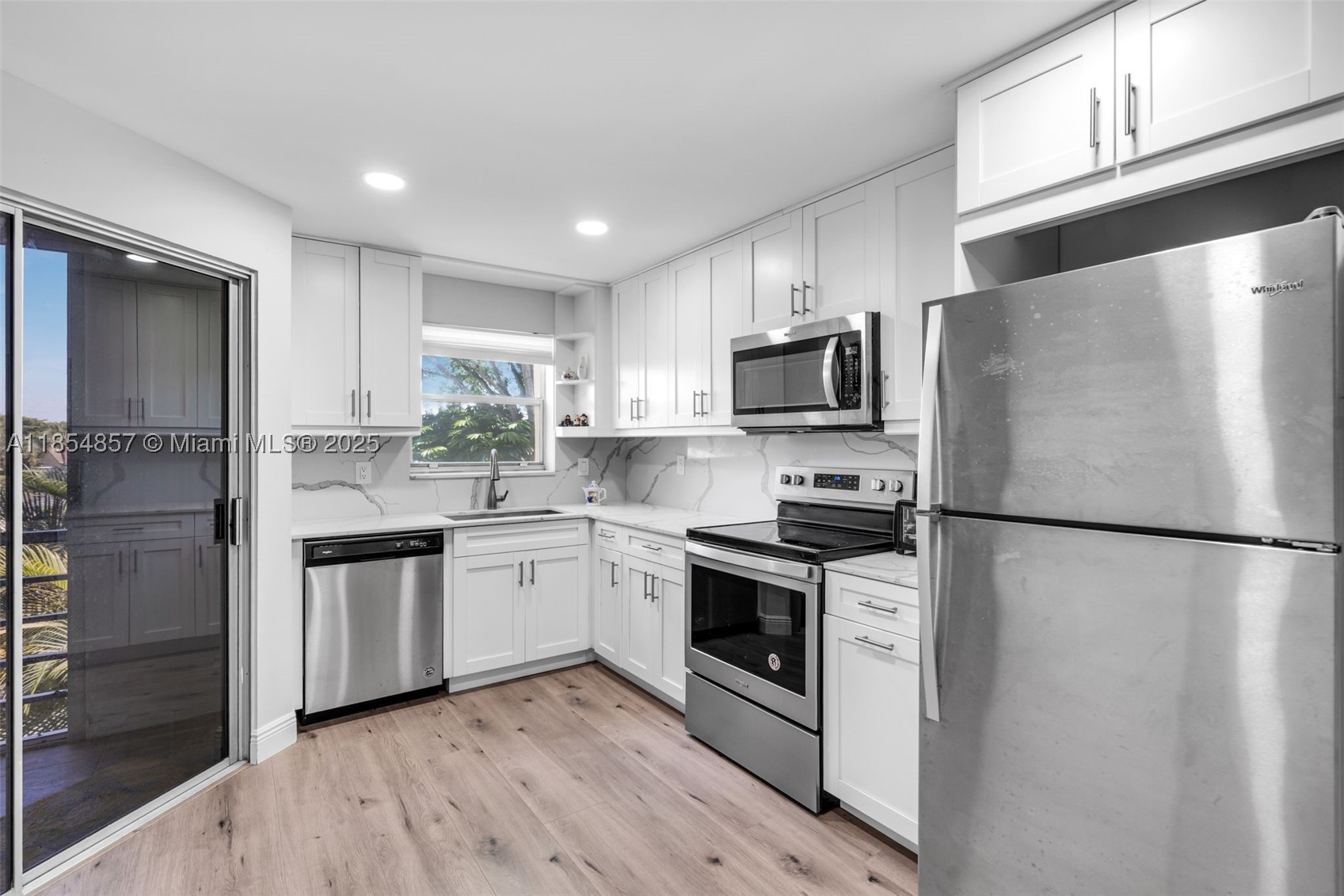3524 Via Poinciana 302 — photo