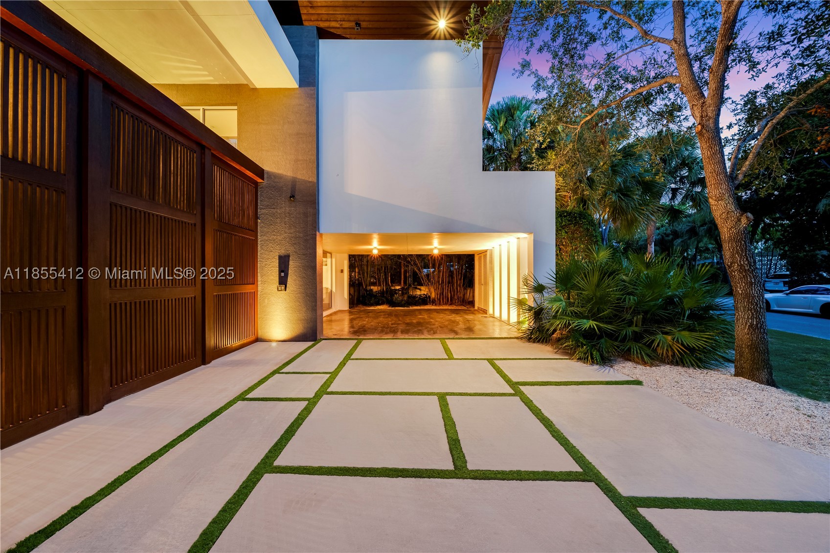 545 Sabal Palm — photo