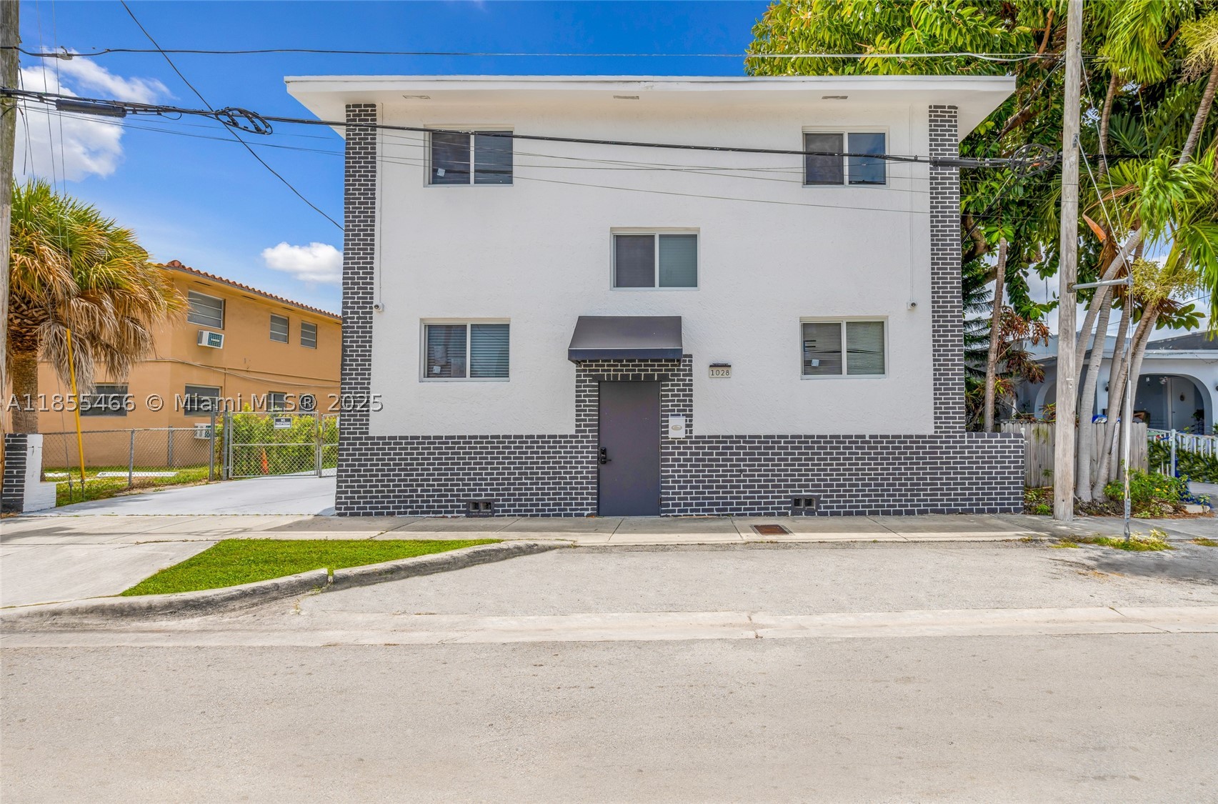 1028 SW 9th Ave — photo