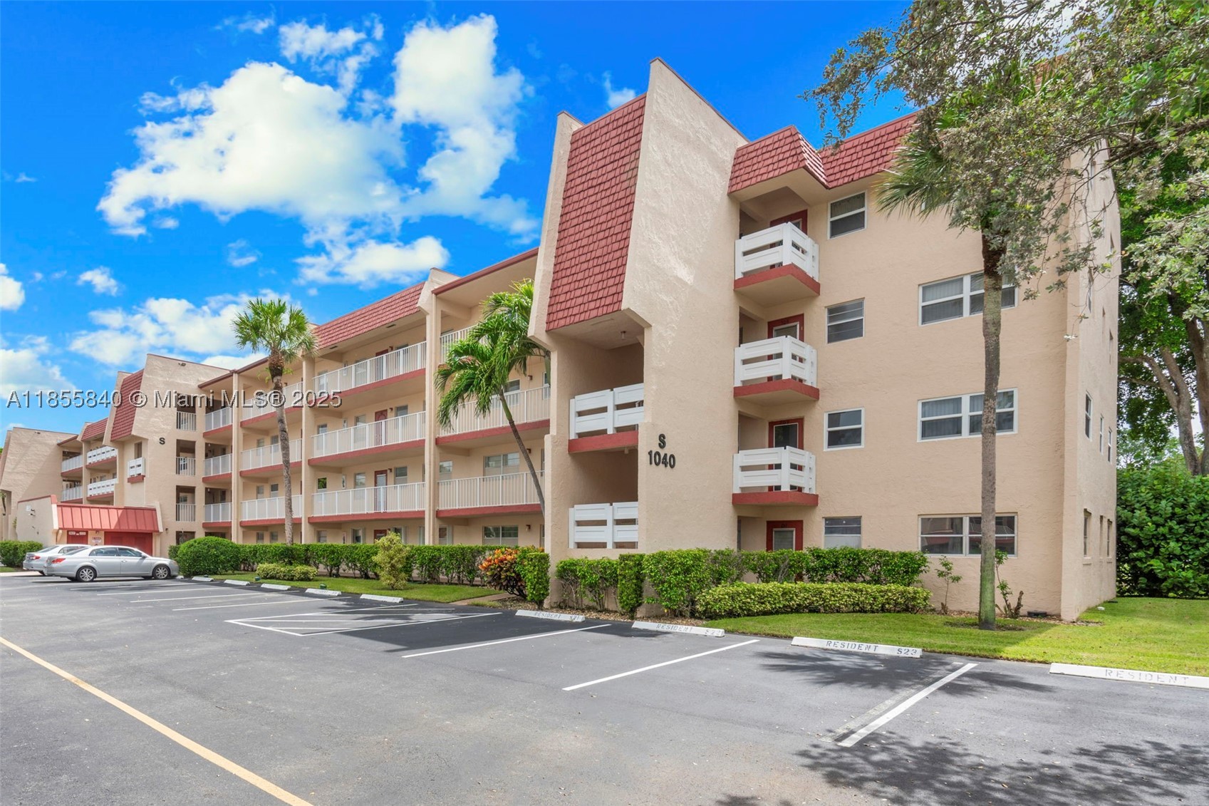 1040 Country Club Dr 309 — photo