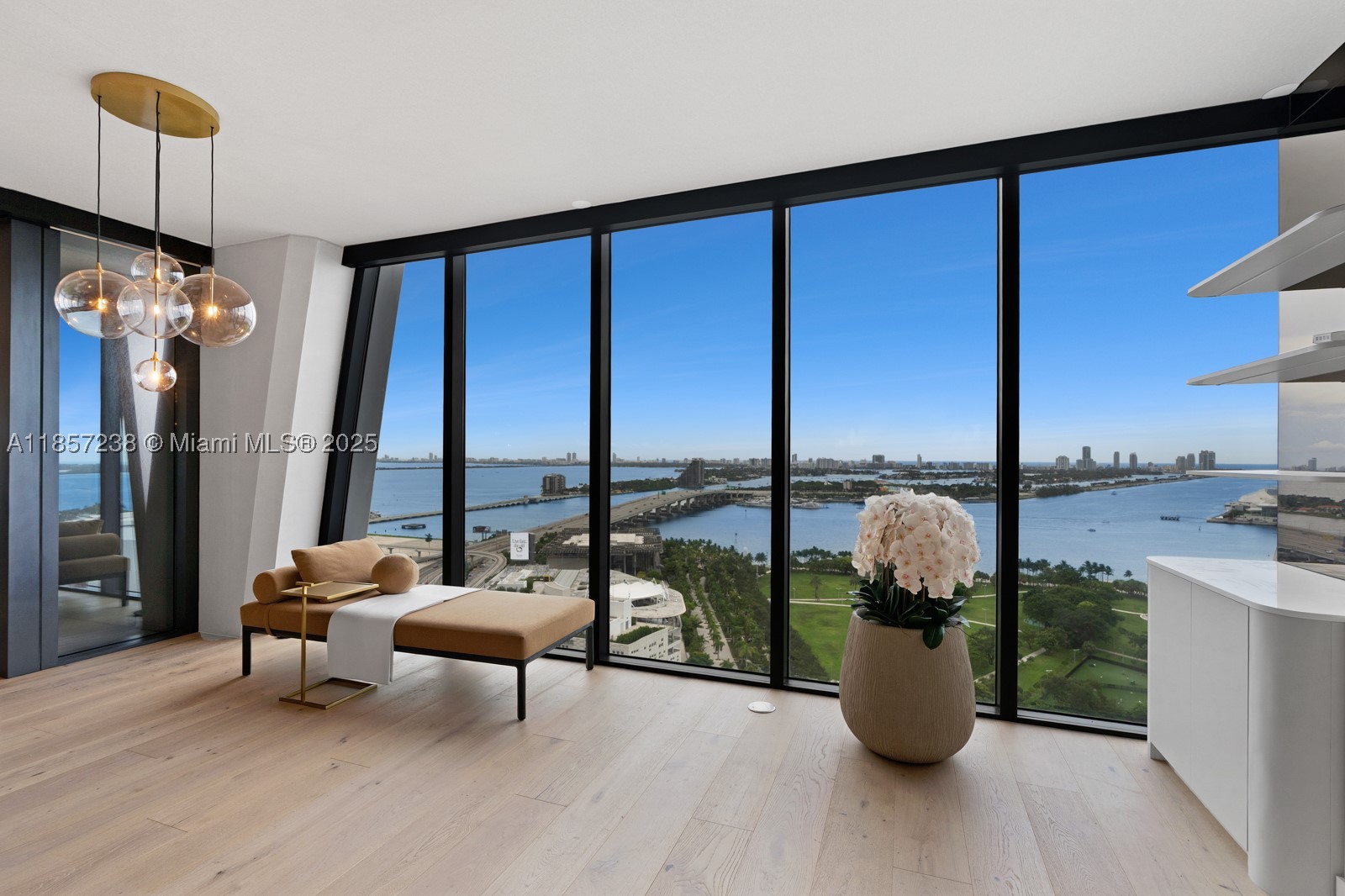 1000 Biscayne Blvd 2402 — photo