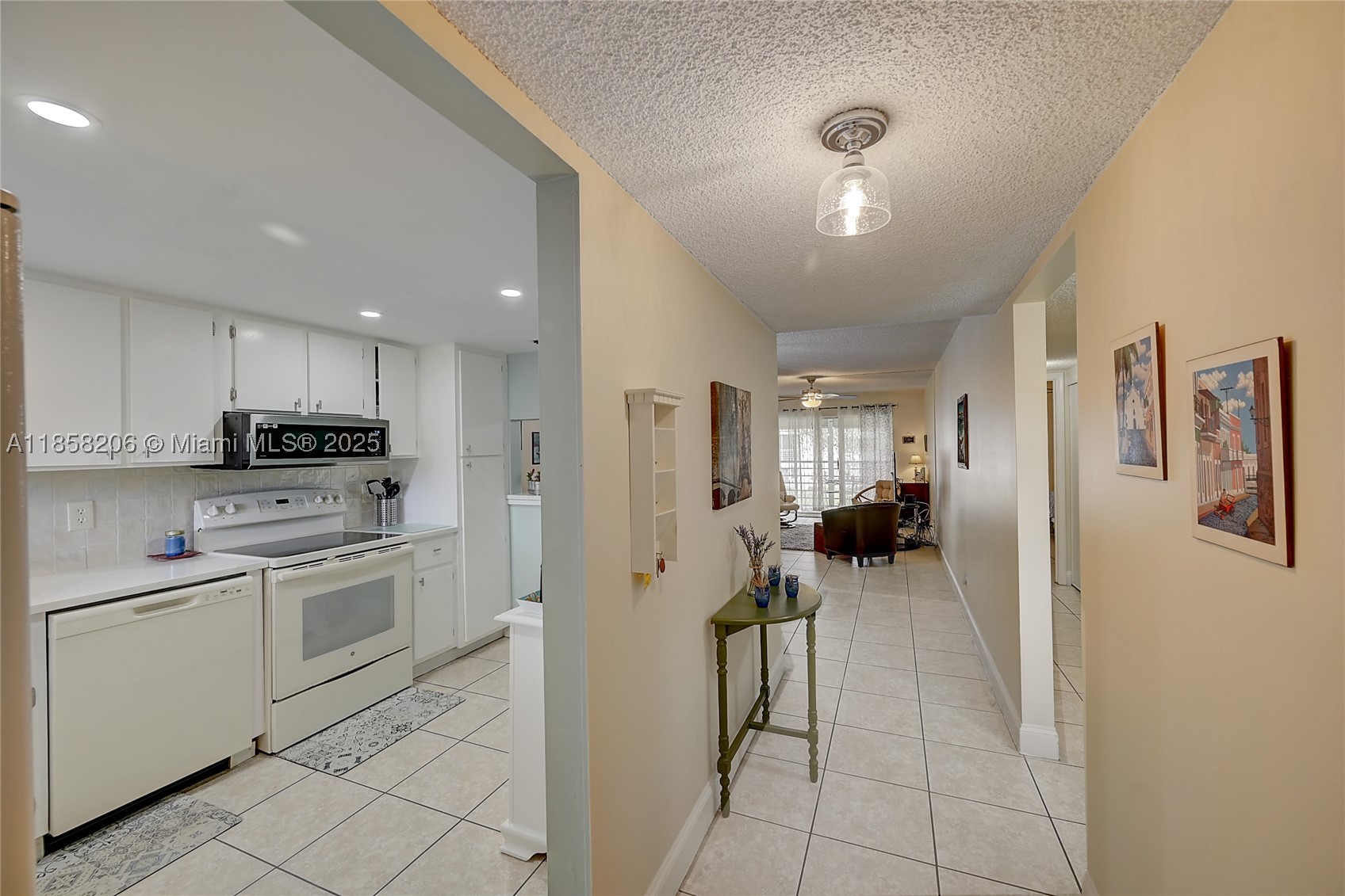 3186 Via Poinciana 203 — photo