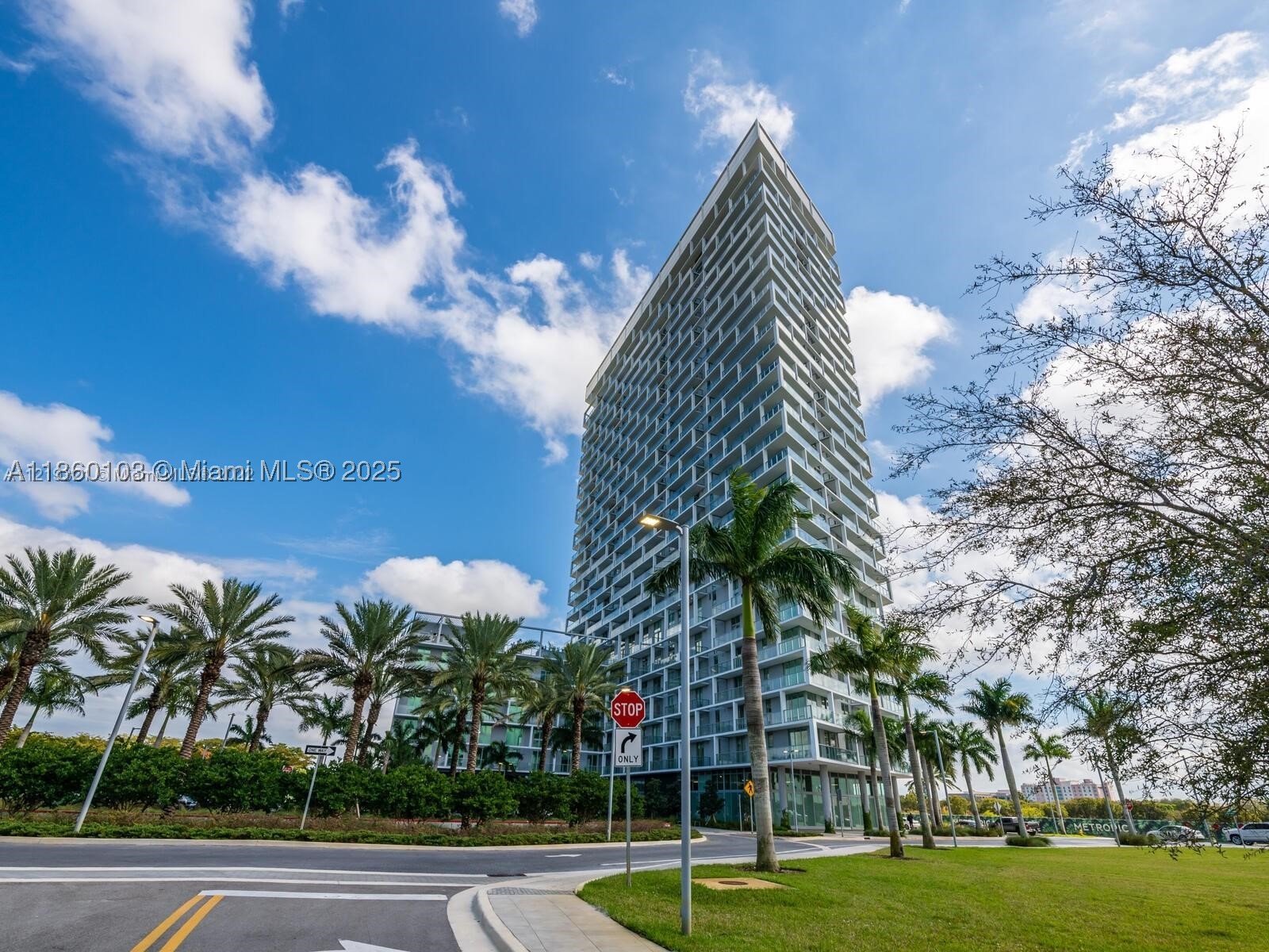 2000 Metropica Way 2509 — photo