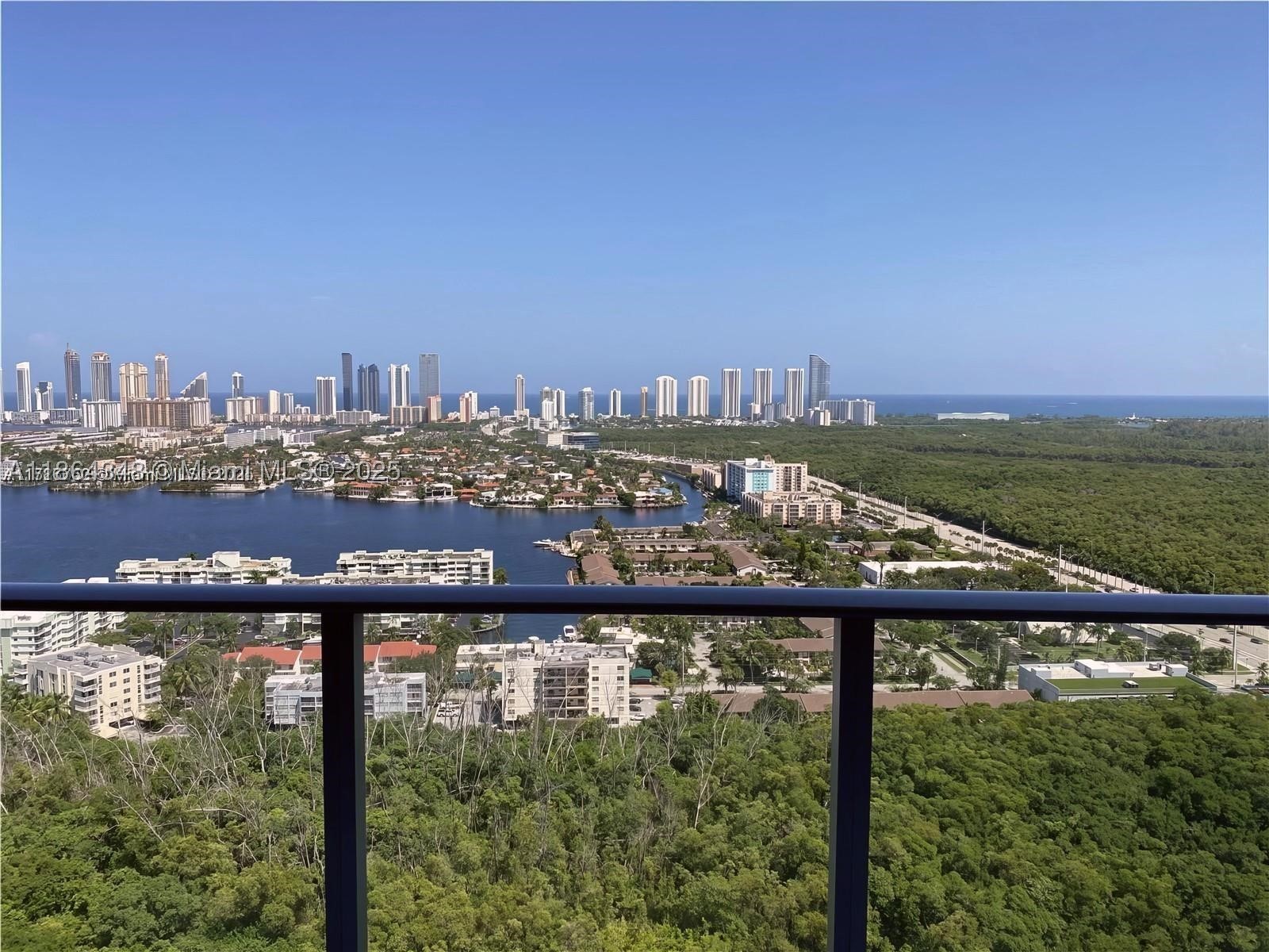 16385 Biscayne Blvd 2118 — photo