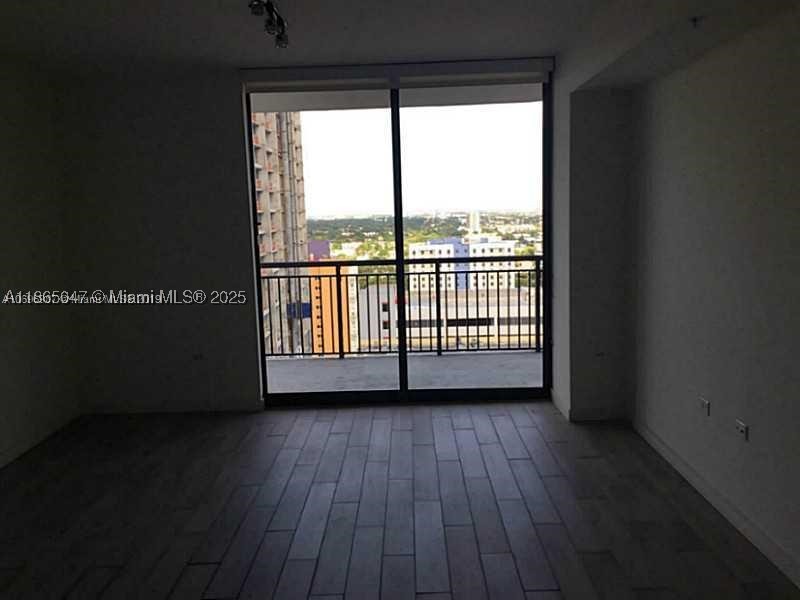 999 SW 1st Ave 1809 — photo