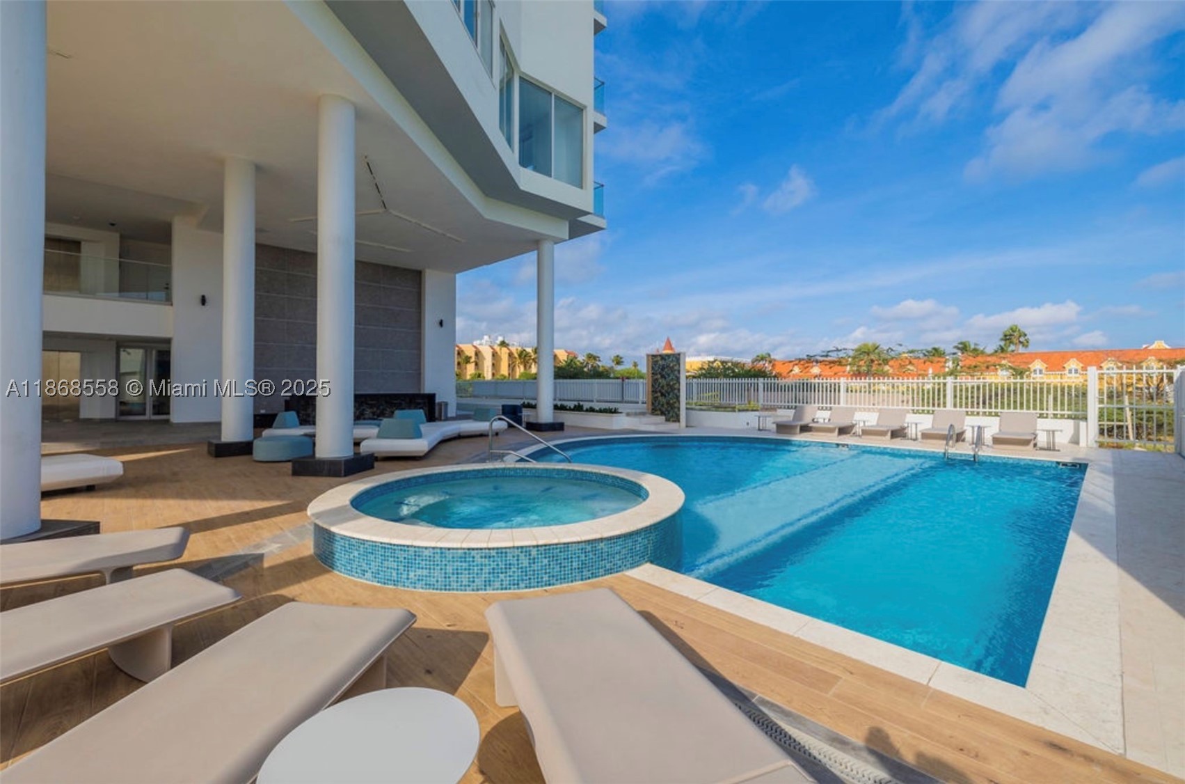 1 Irausquin Blvd Eagle Beach Aruba 4B — photo