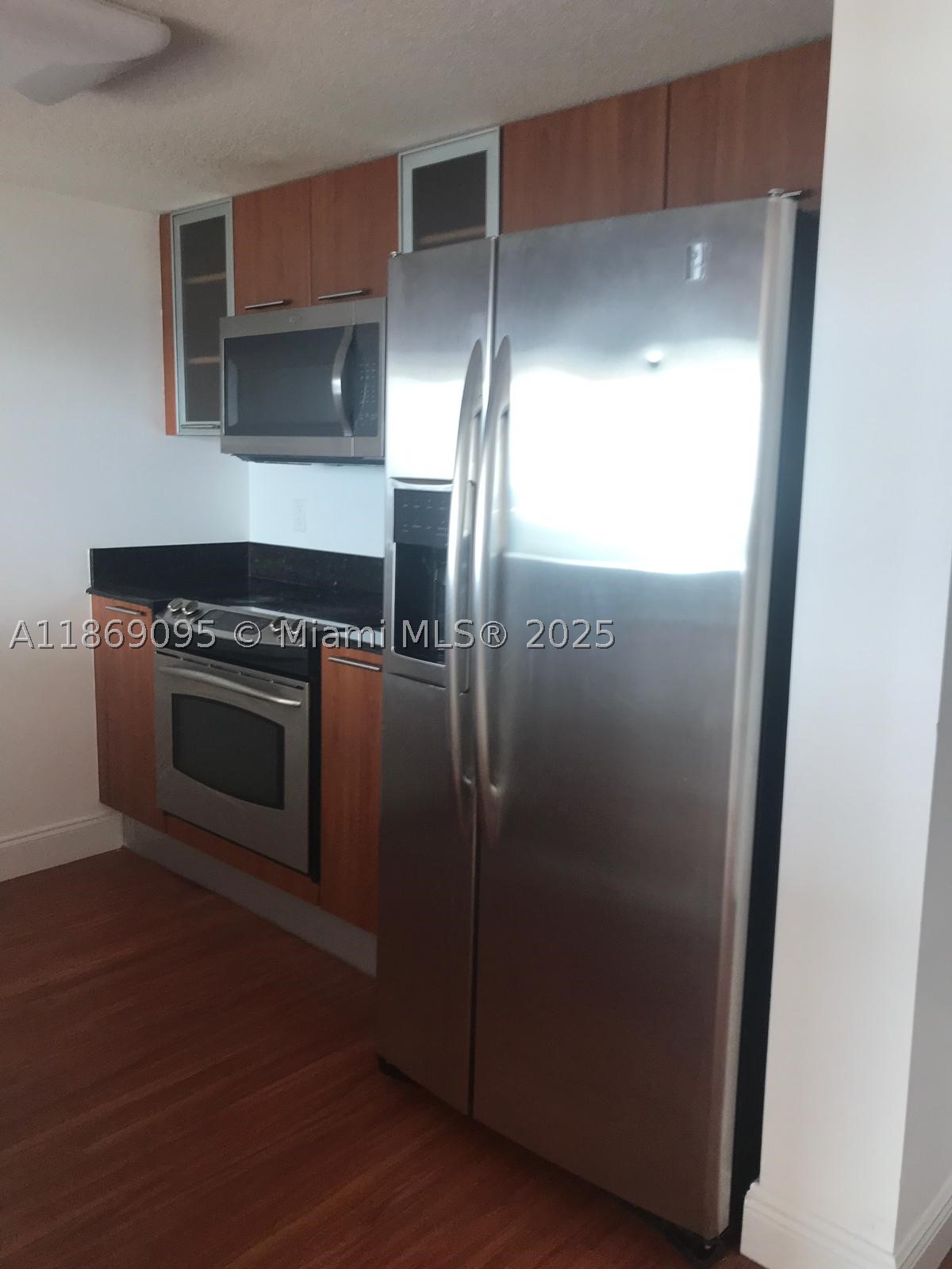 1800 N Bayshore Dr 3910 — photo