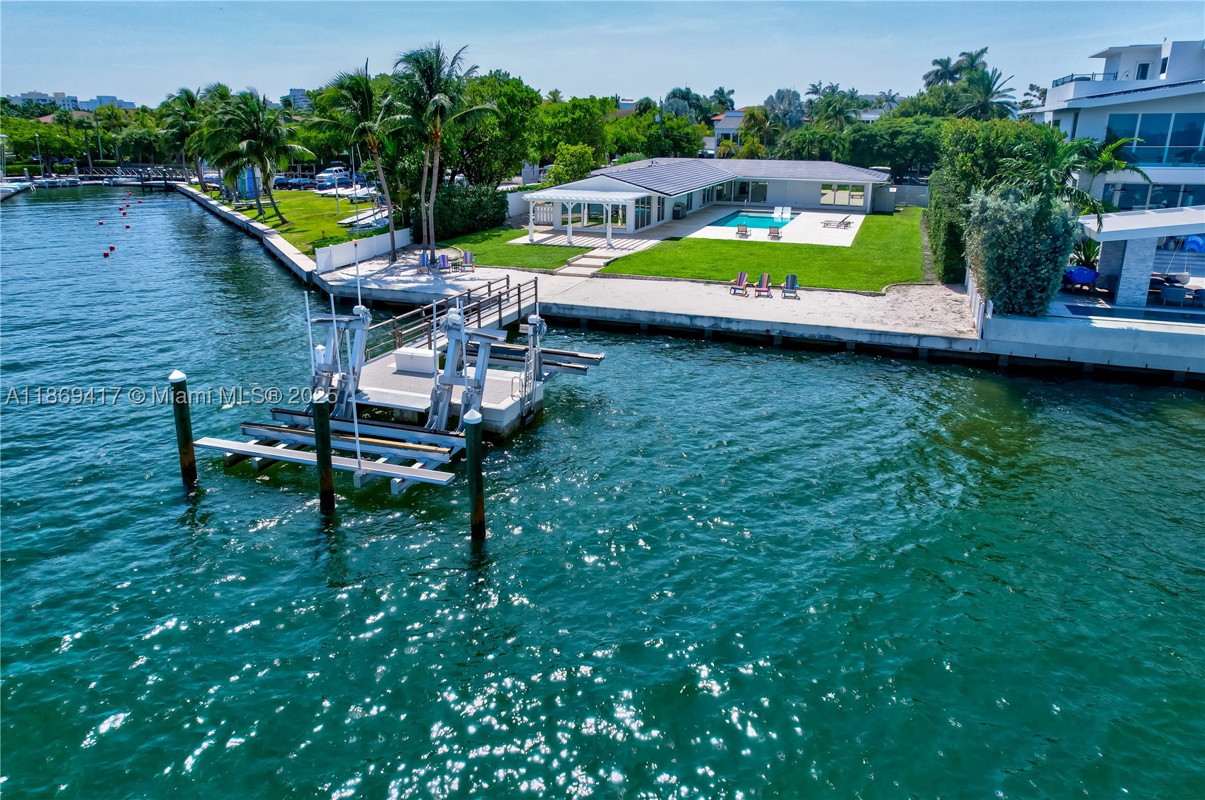 200 Harbor Dr — photo