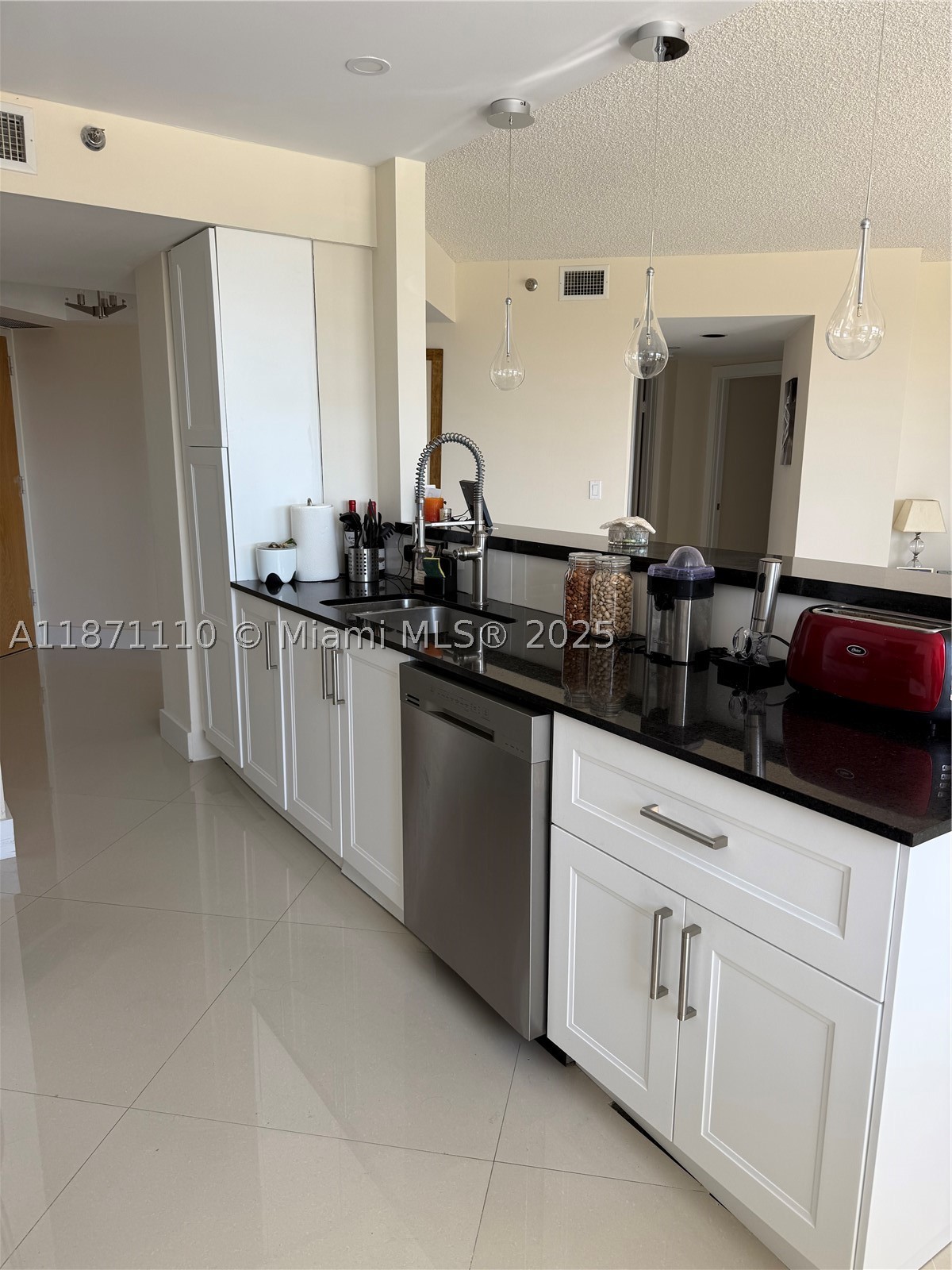 20185 E Country Club Dr 510 — photo