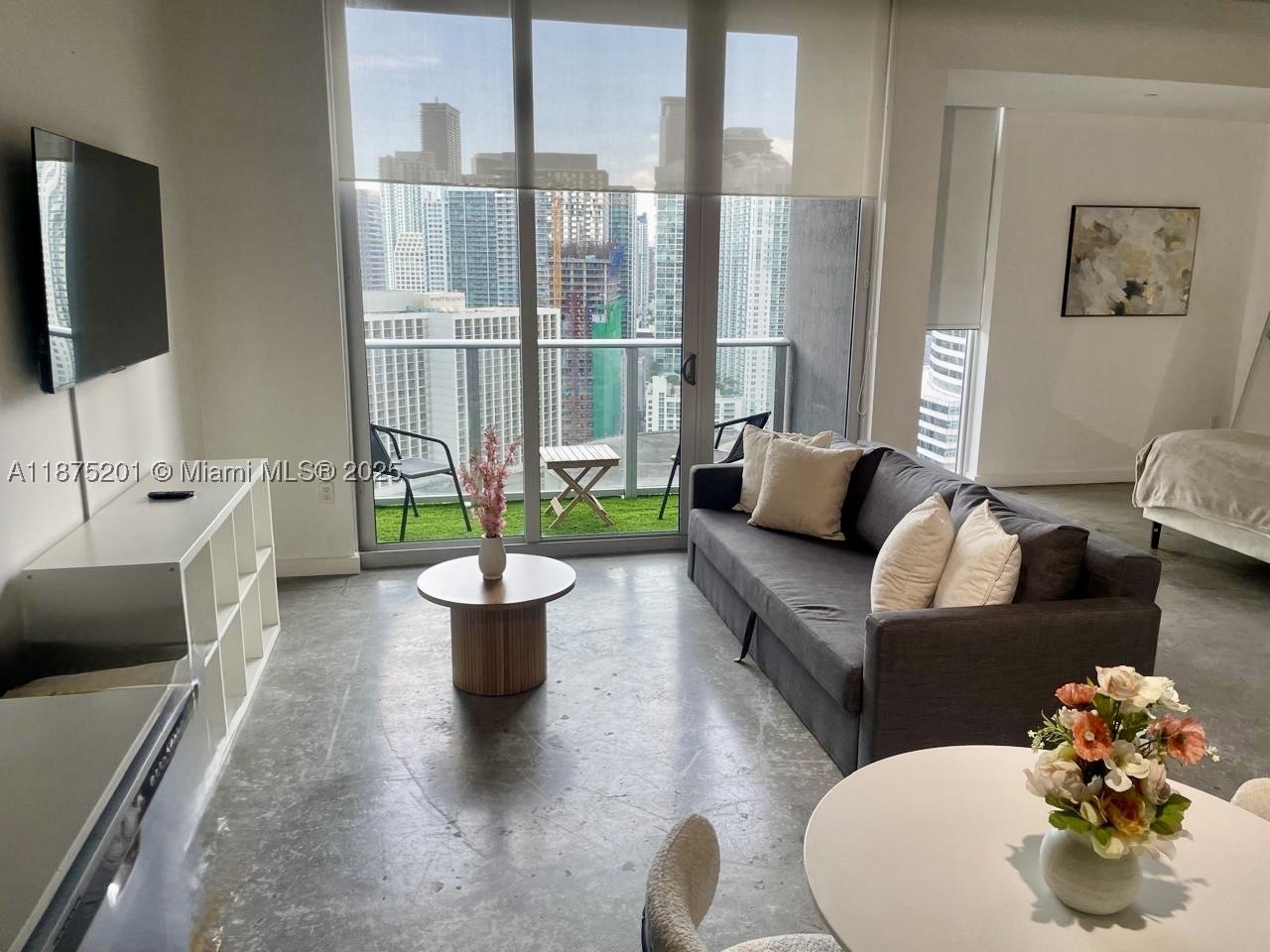 151 SE 1st St 2807 — photo