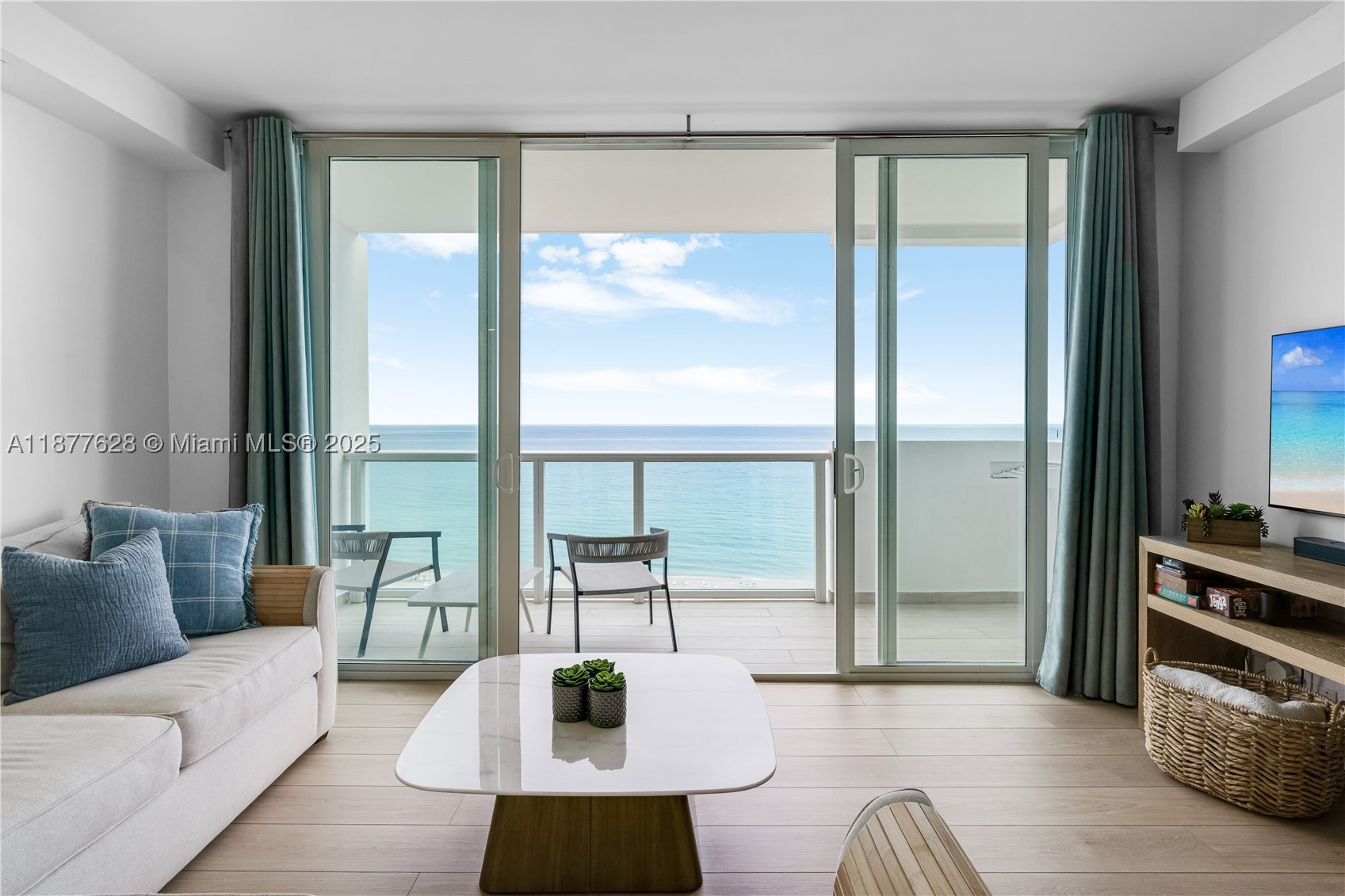 5601 Collins Ave 1011 — photo