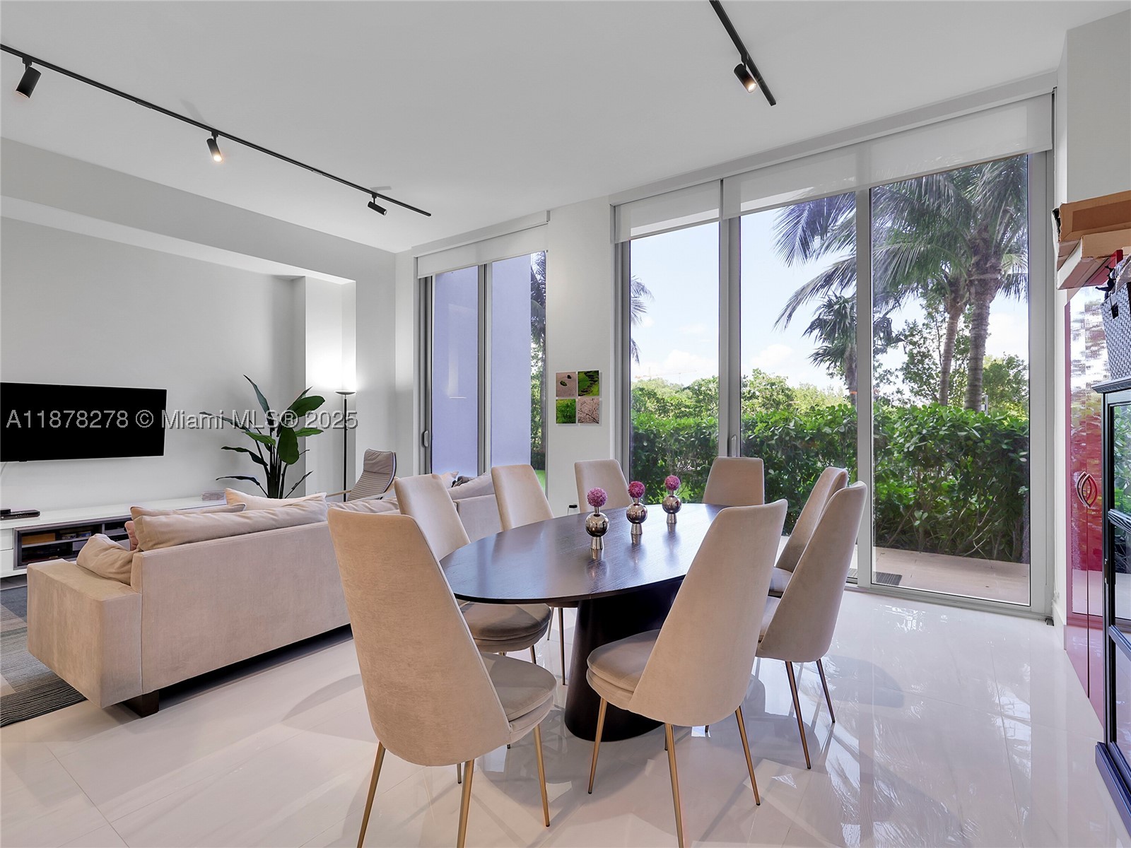 16385 Biscayne Blvd 105 — photo
