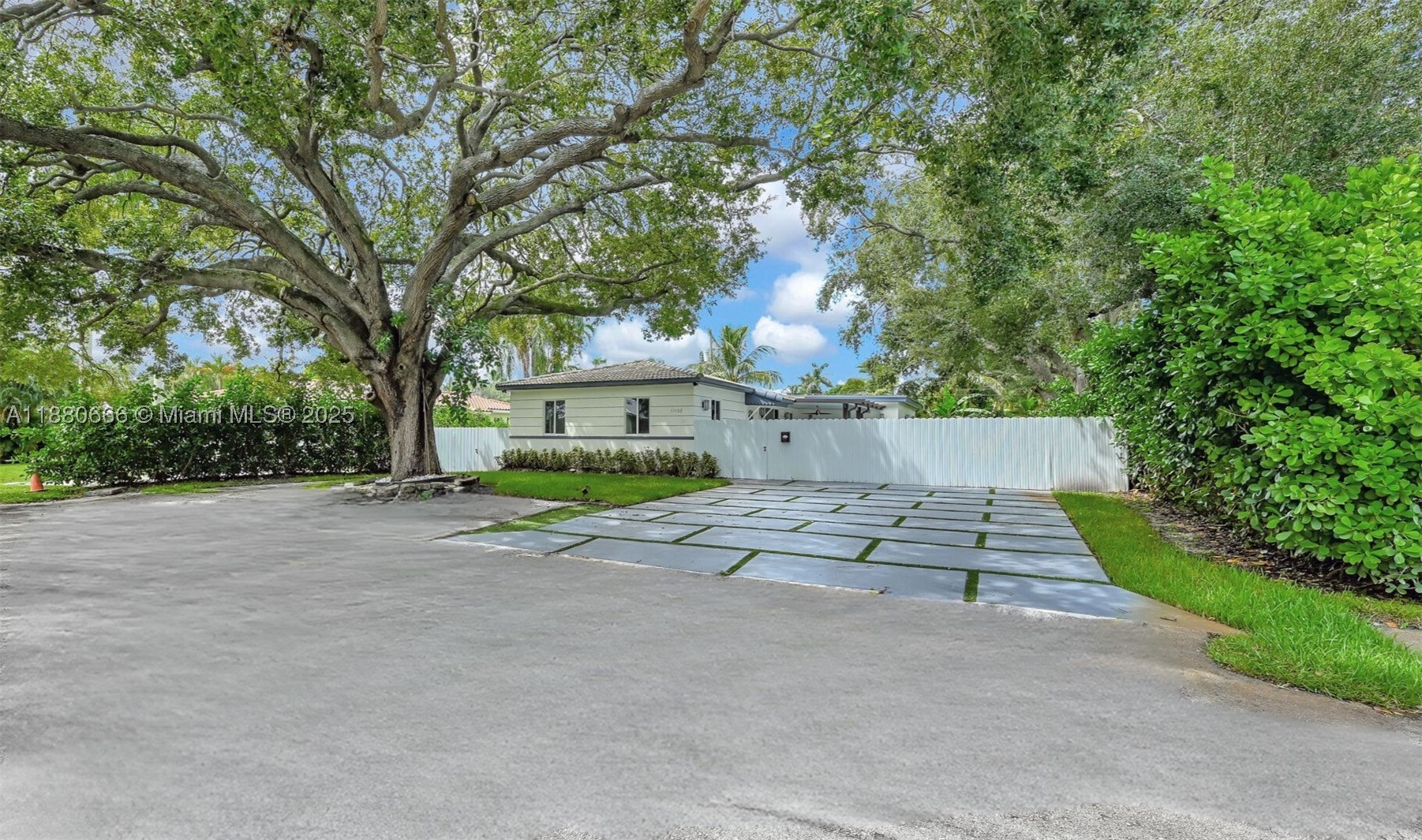 11102 NE 9th Ct — photo