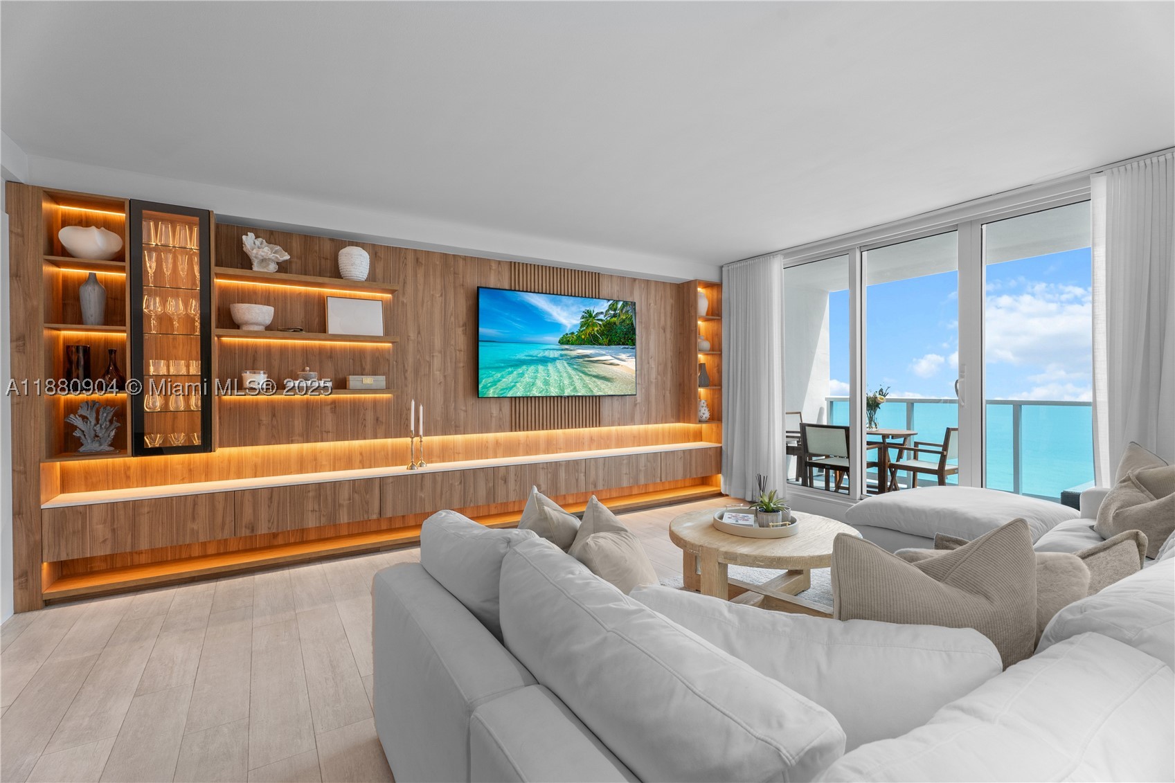 2301 Collins Ave 1523-24 — photo