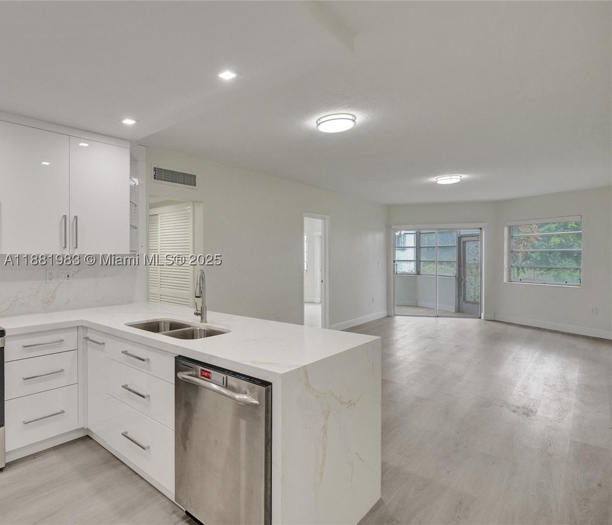 18720 NE 18th Ave 116 — photo