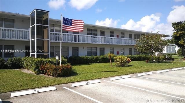 182 Markham I 182 — photo
