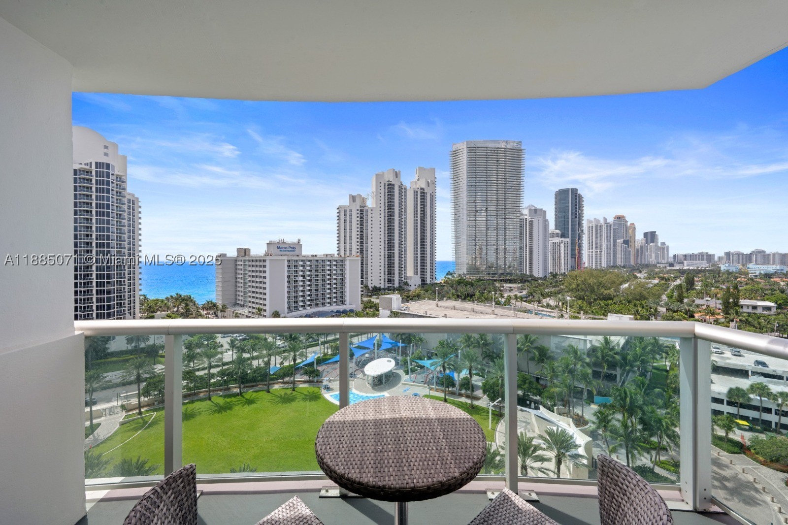 19370 Collins Ave 1425 — photo