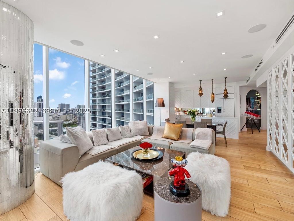 2020 N Bayshore Dr 2702 — photo