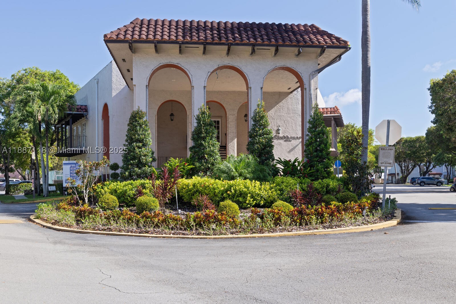 10816 N Kendall Dr R16 — photo