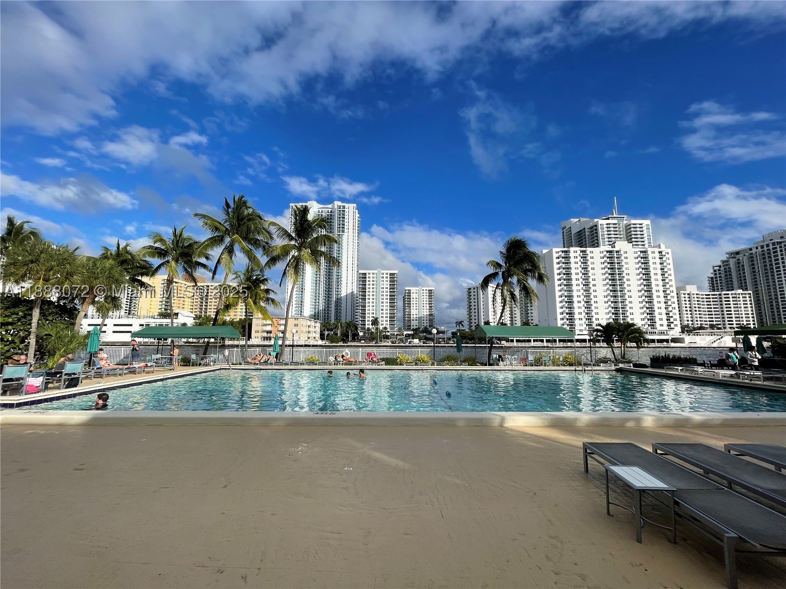 1000 Parkview Dr 627 — photo
